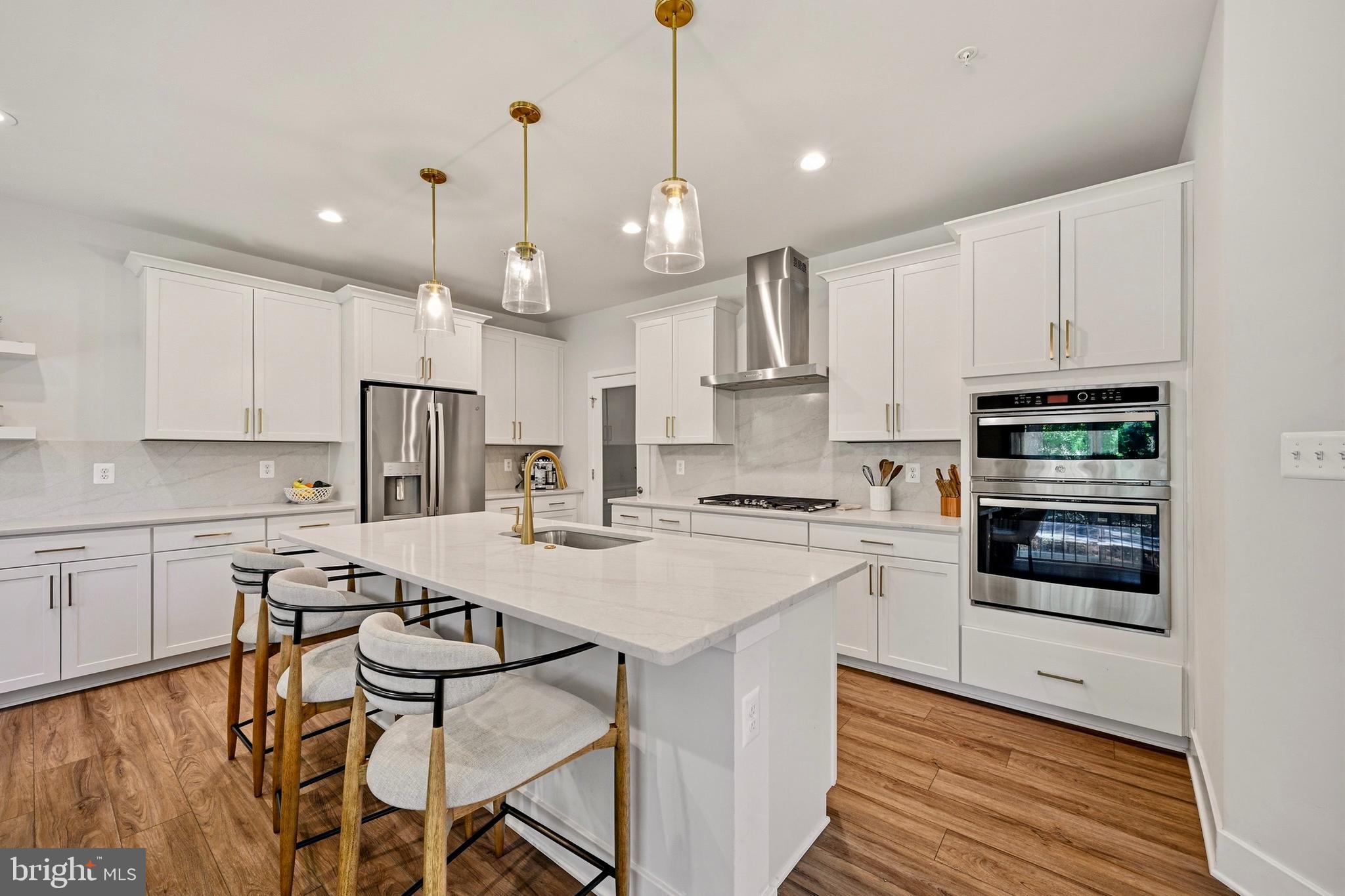MONTGOMERY KNOLLS - Residential