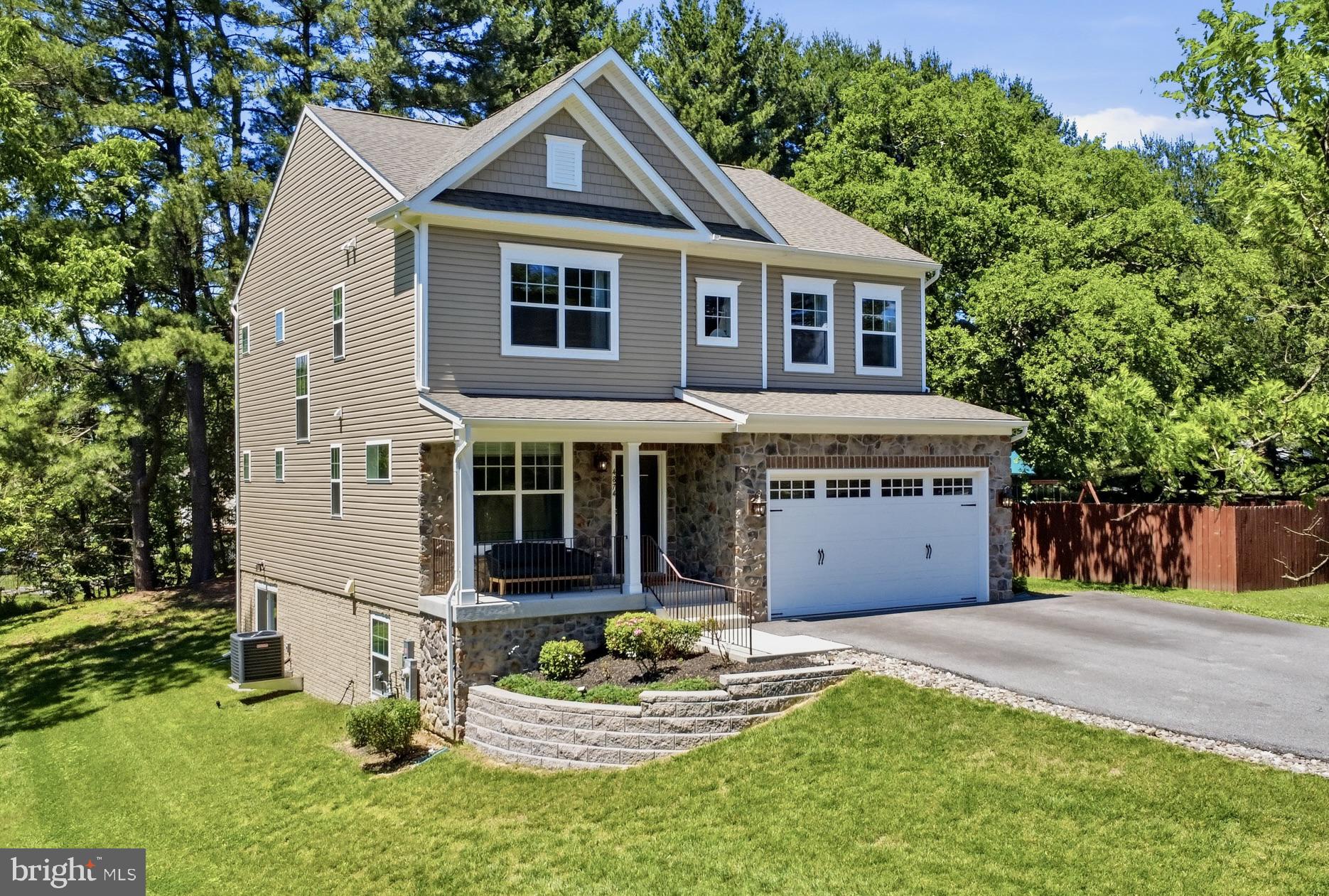 MONTGOMERY KNOLLS - Residential