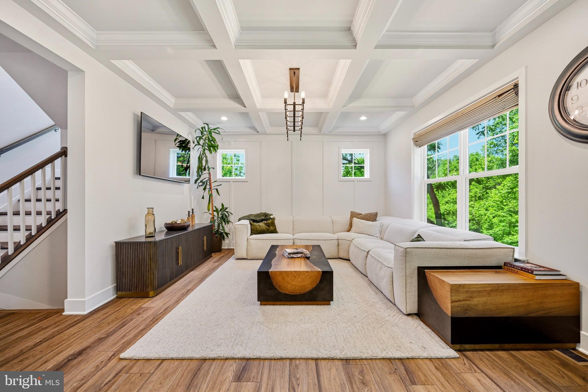 MONTGOMERY KNOLLS - Residential