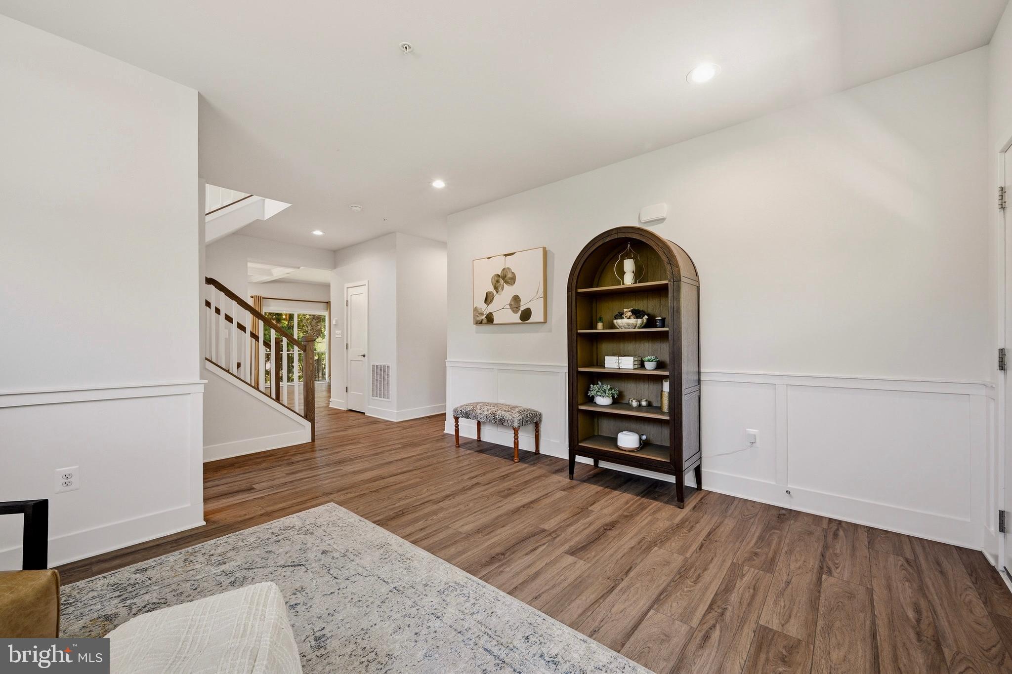 MONTGOMERY KNOLLS - Residential