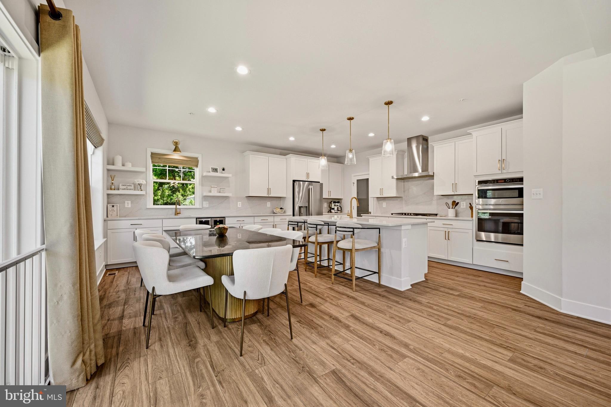 MONTGOMERY KNOLLS - Residential