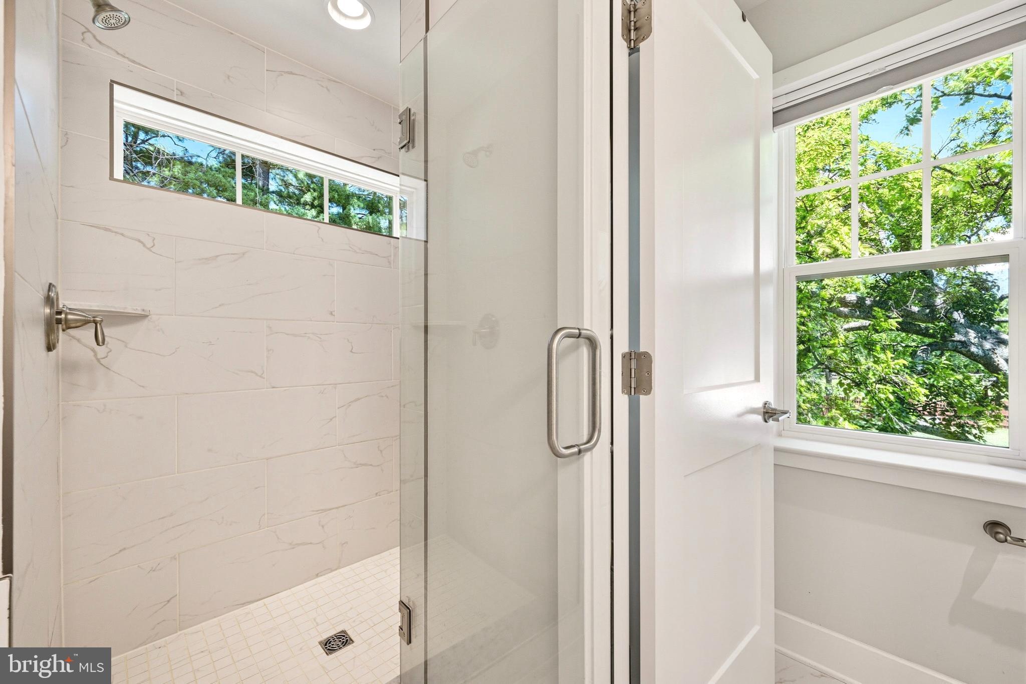 MONTGOMERY KNOLLS - Residential