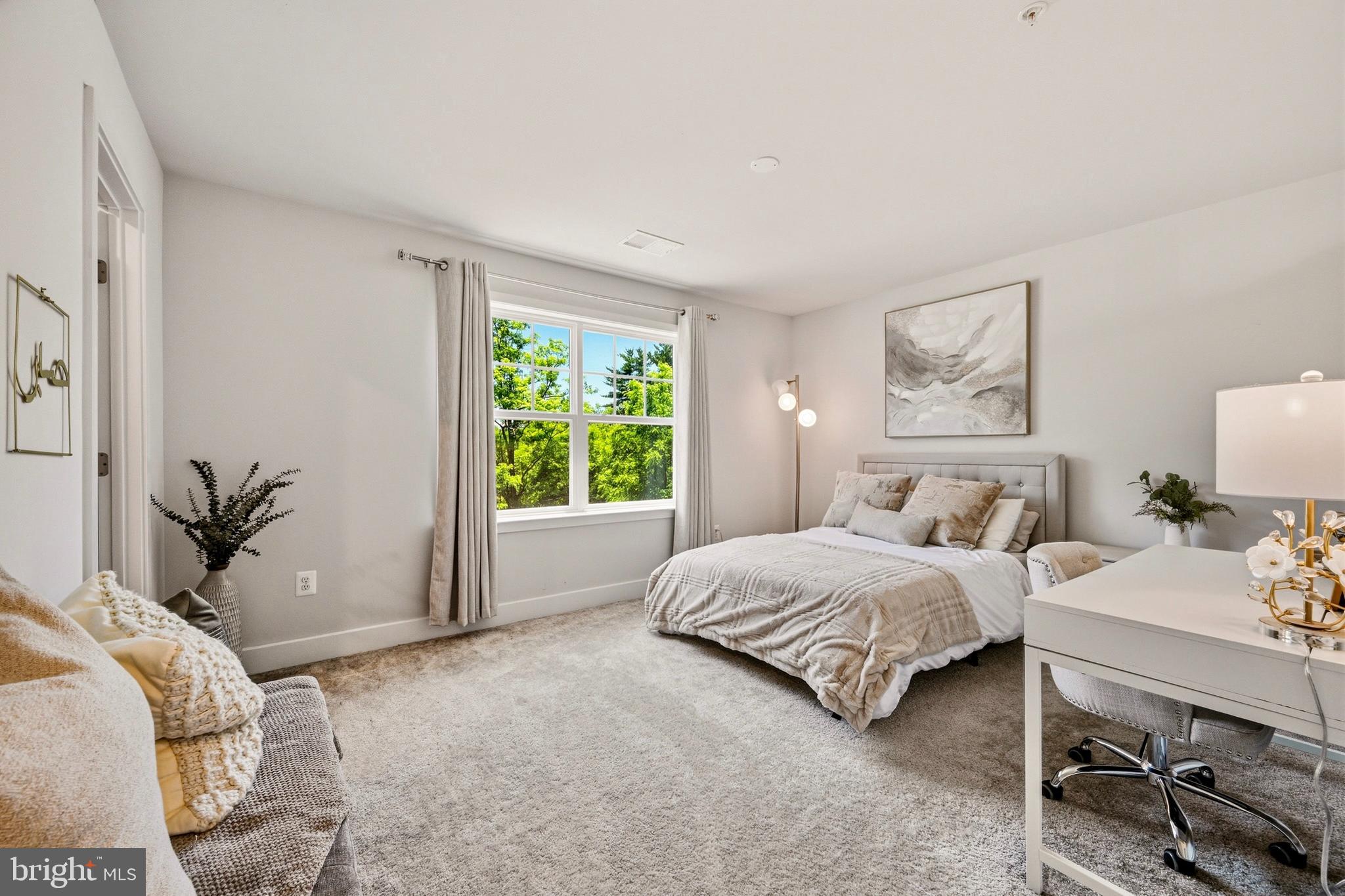 MONTGOMERY KNOLLS - Residential