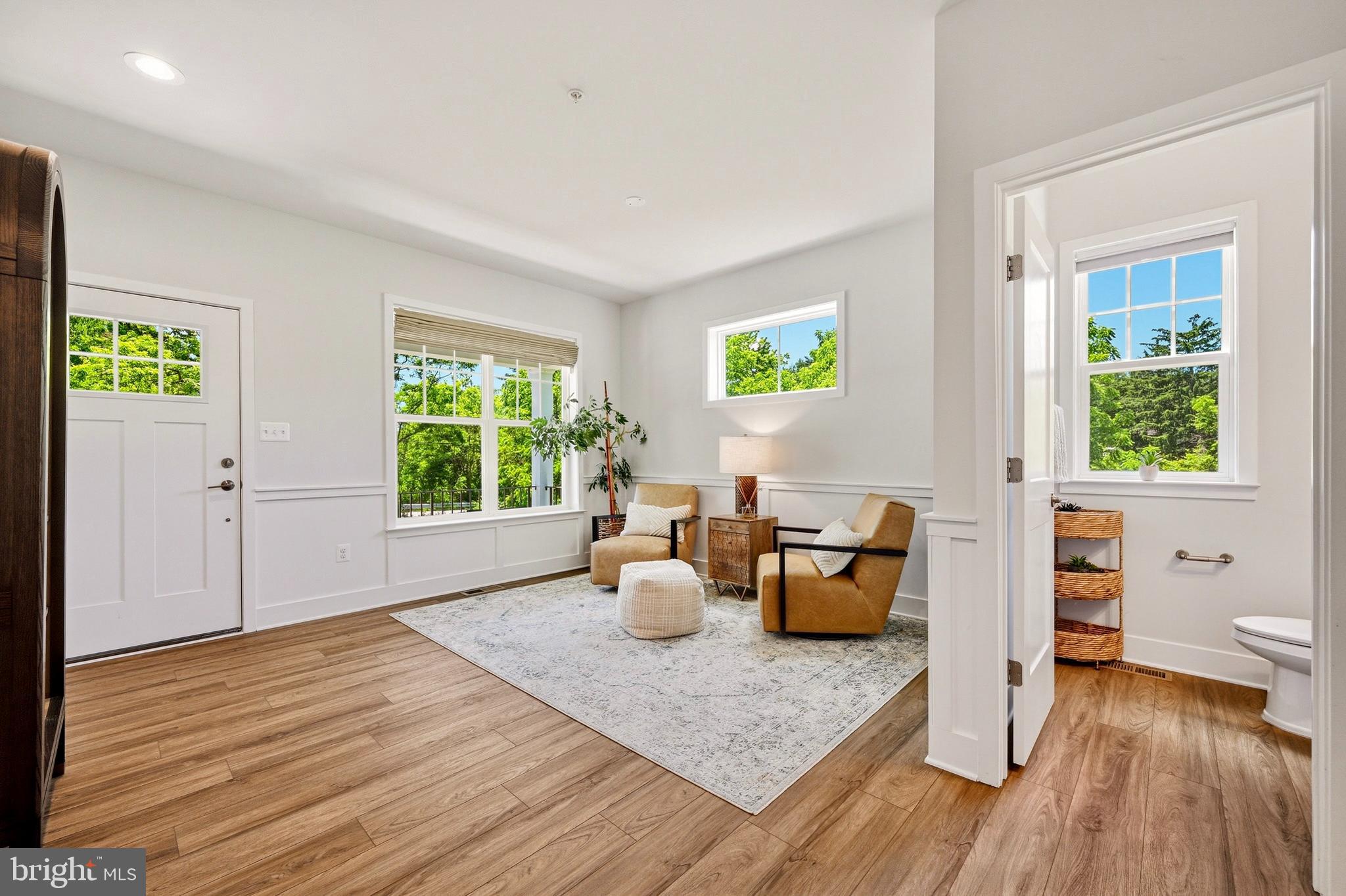MONTGOMERY KNOLLS - Residential