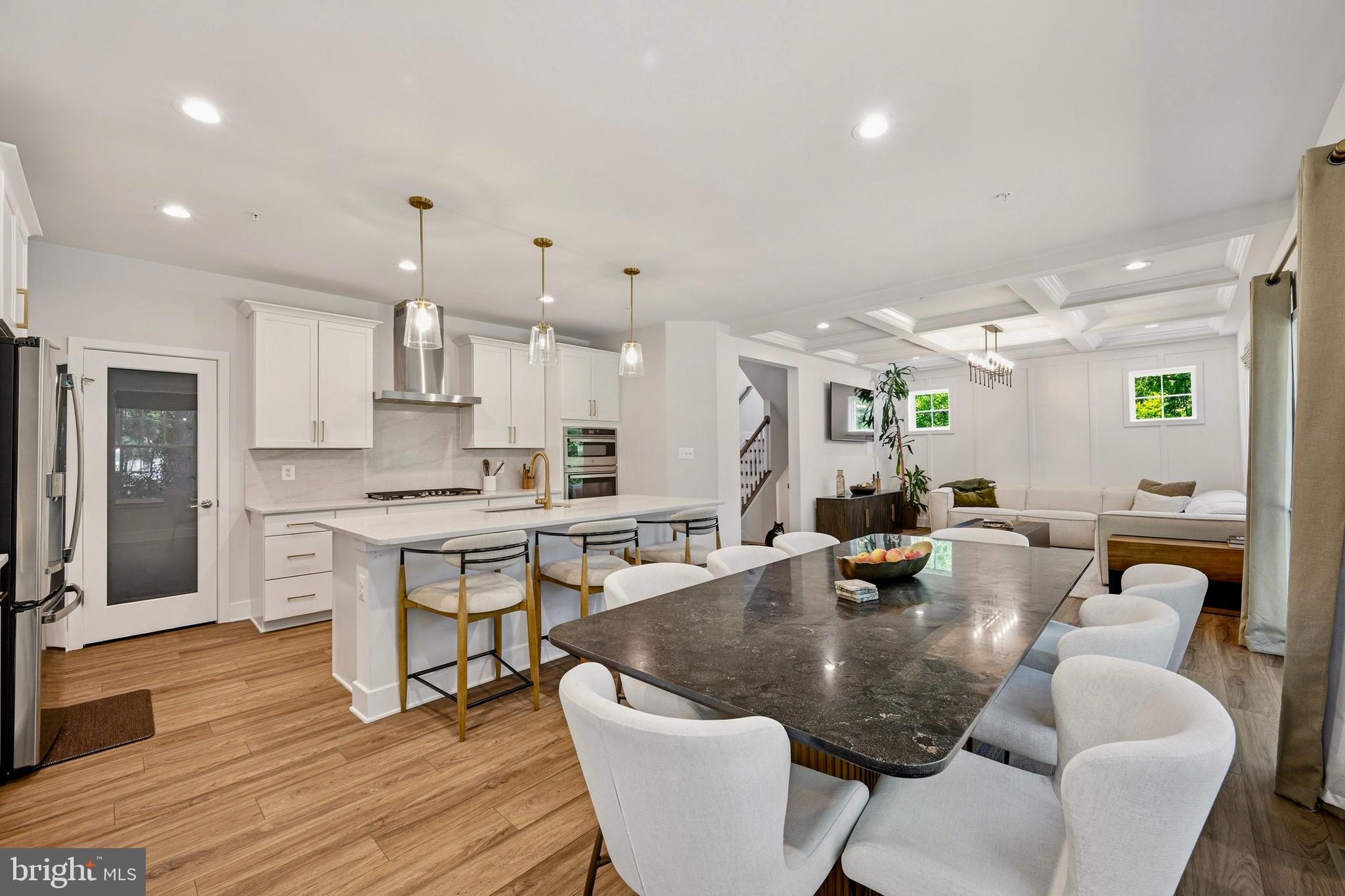 MONTGOMERY KNOLLS - Residential
