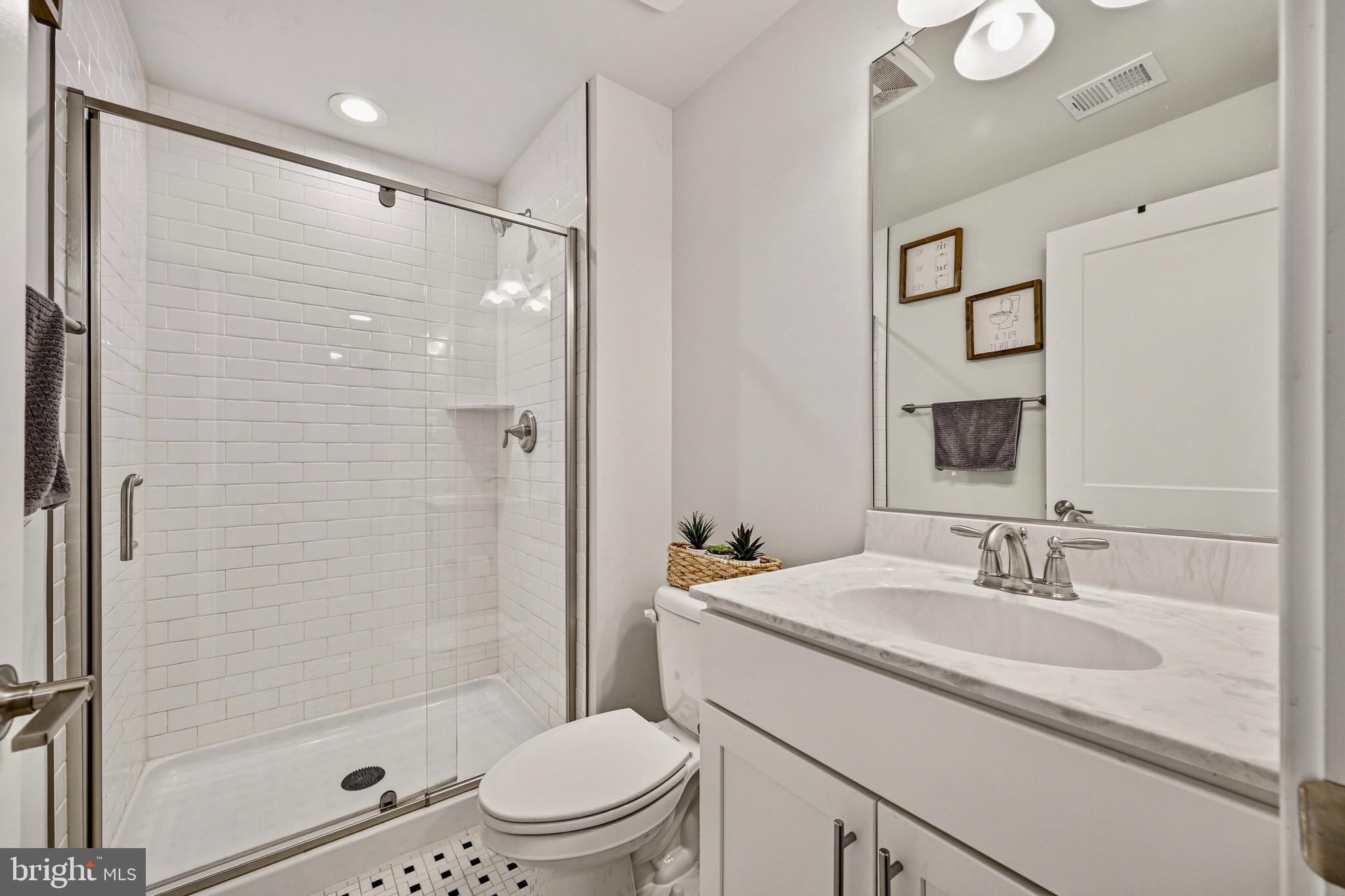 MONTGOMERY KNOLLS - Residential