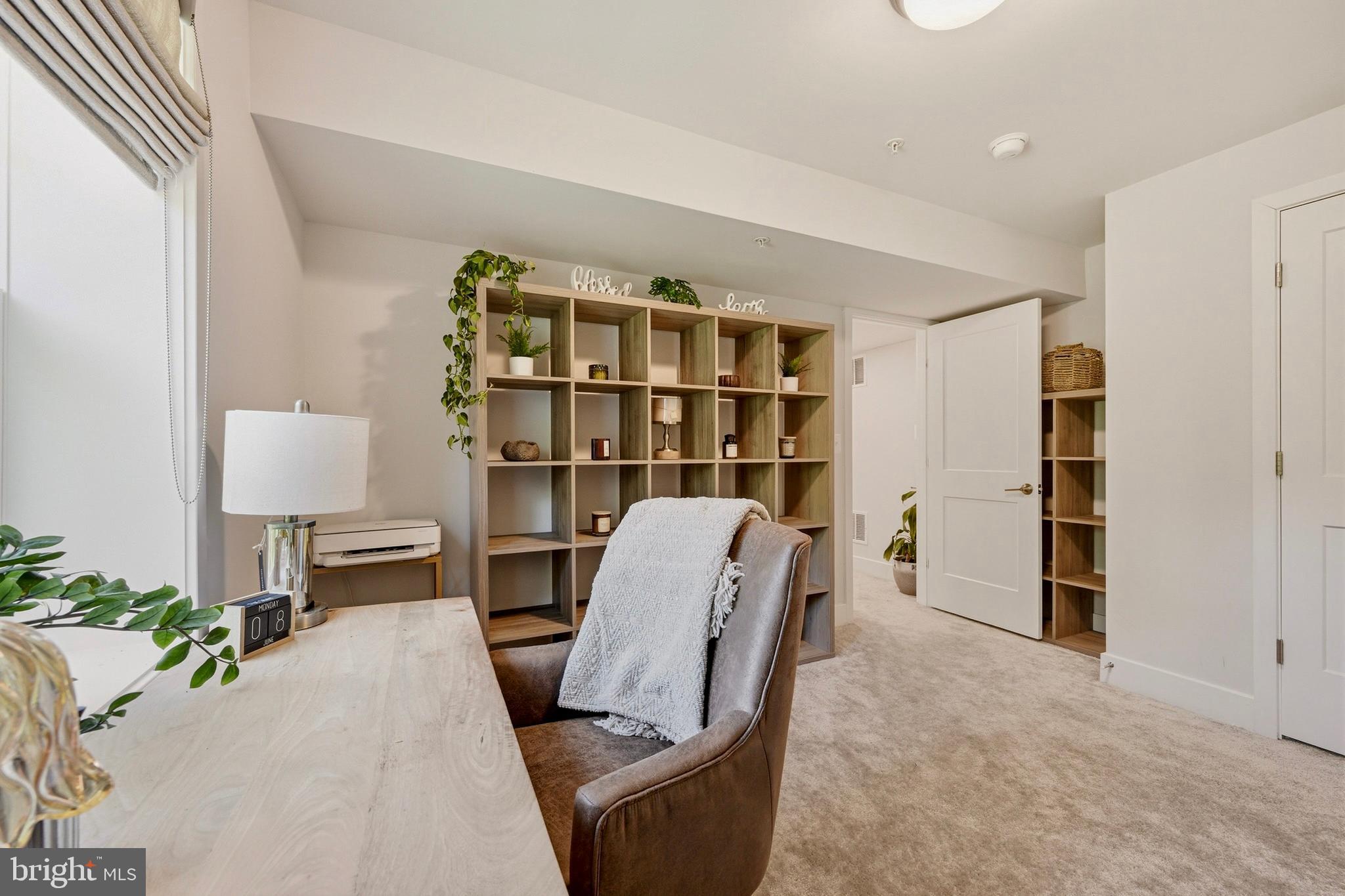 MONTGOMERY KNOLLS - Residential