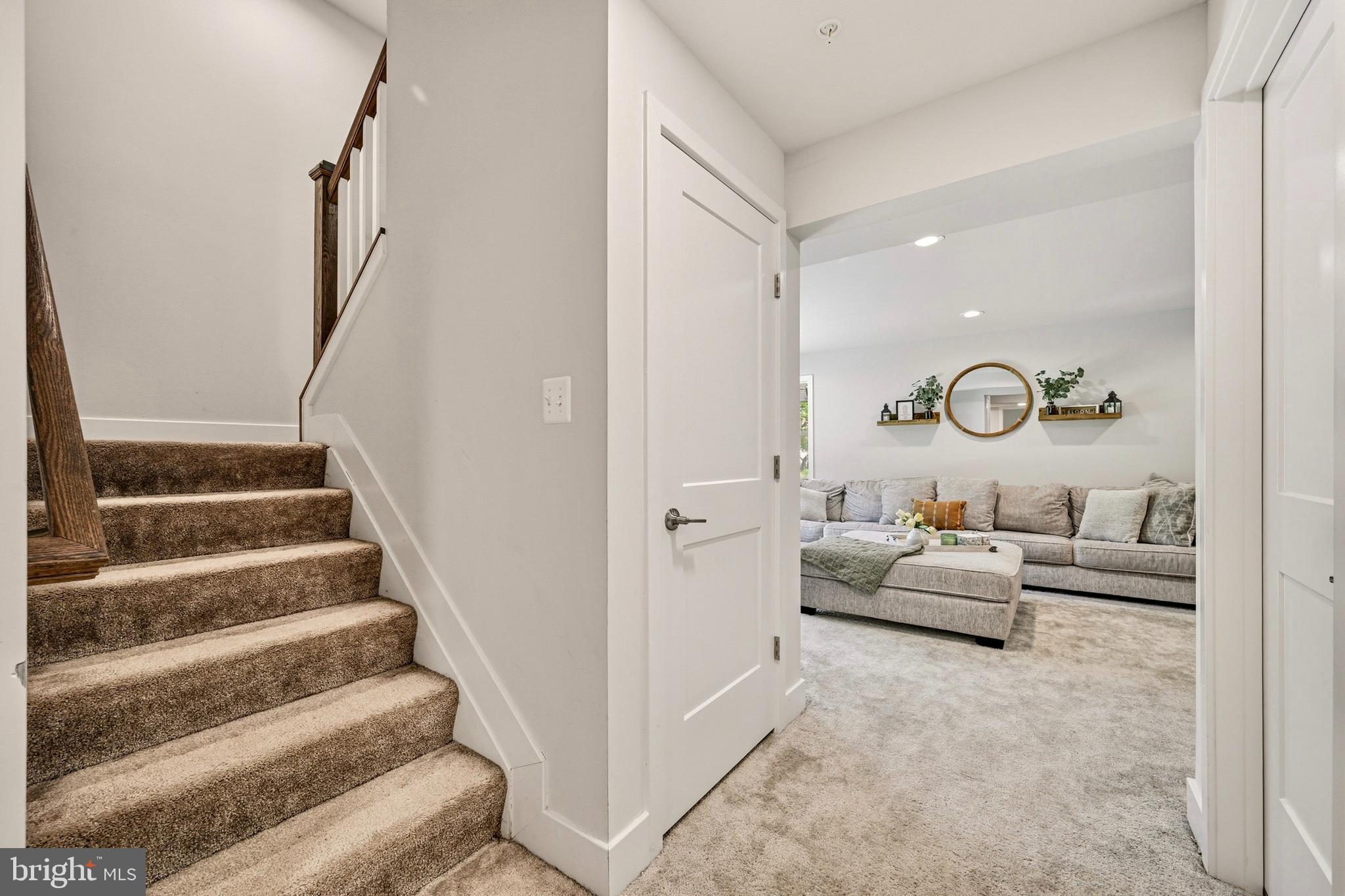 MONTGOMERY KNOLLS - Residential