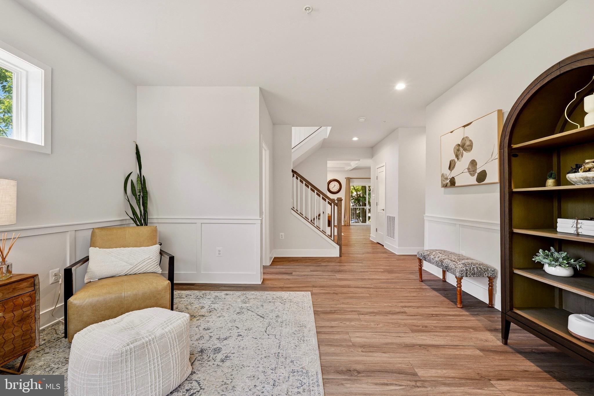 MONTGOMERY KNOLLS - Residential