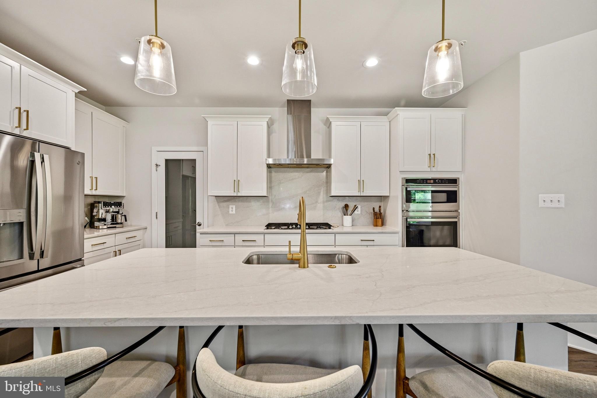 MONTGOMERY KNOLLS - Residential