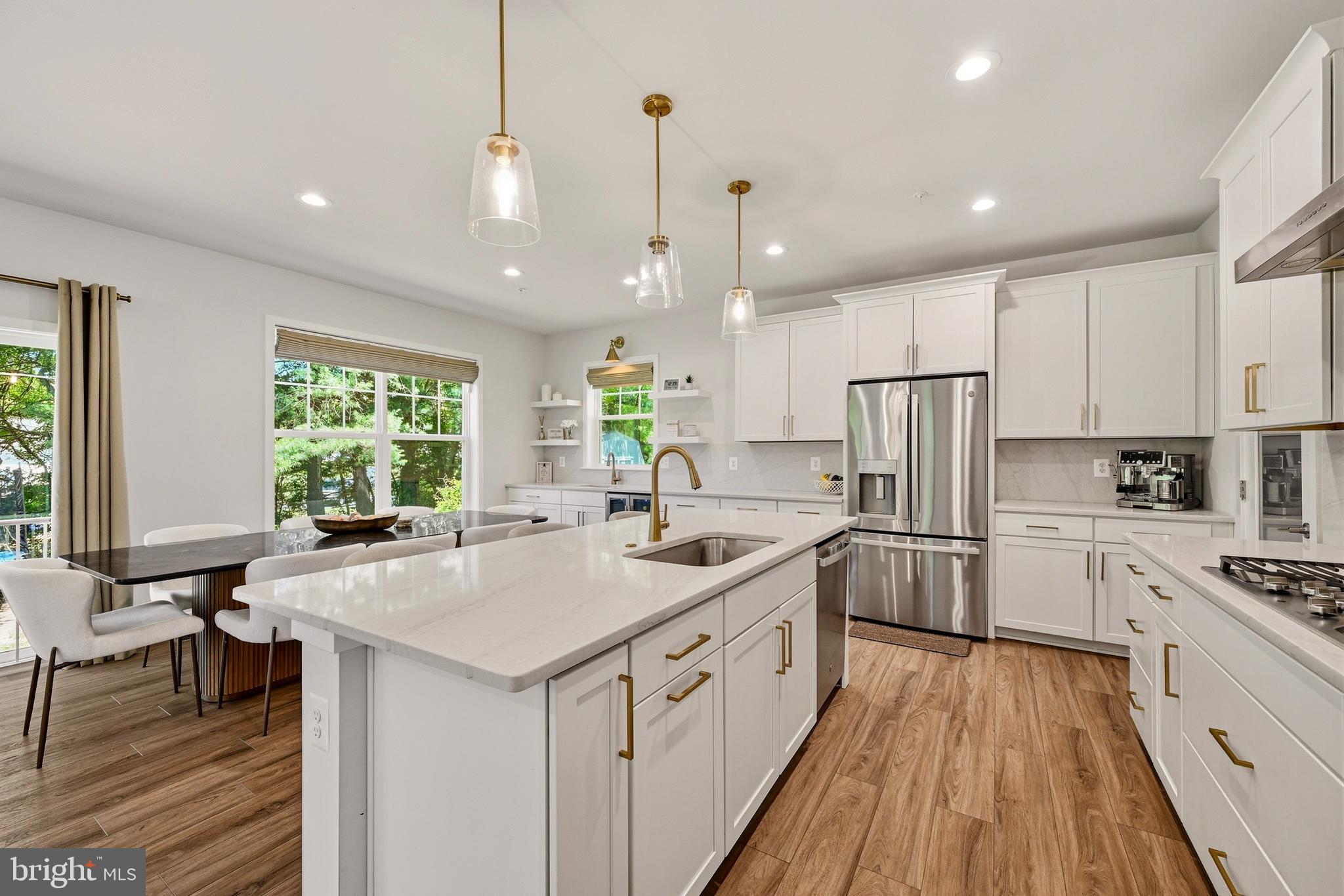 MONTGOMERY KNOLLS - Residential