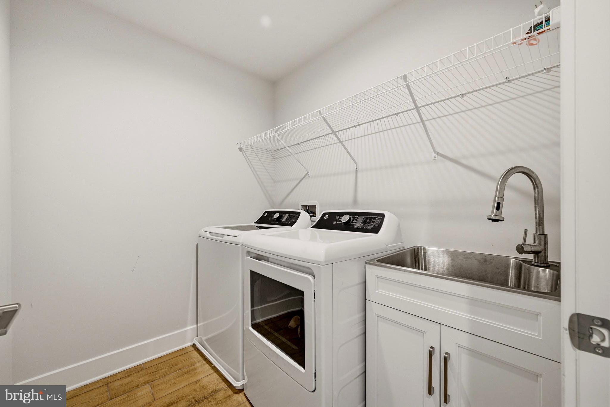MONTGOMERY KNOLLS - Residential