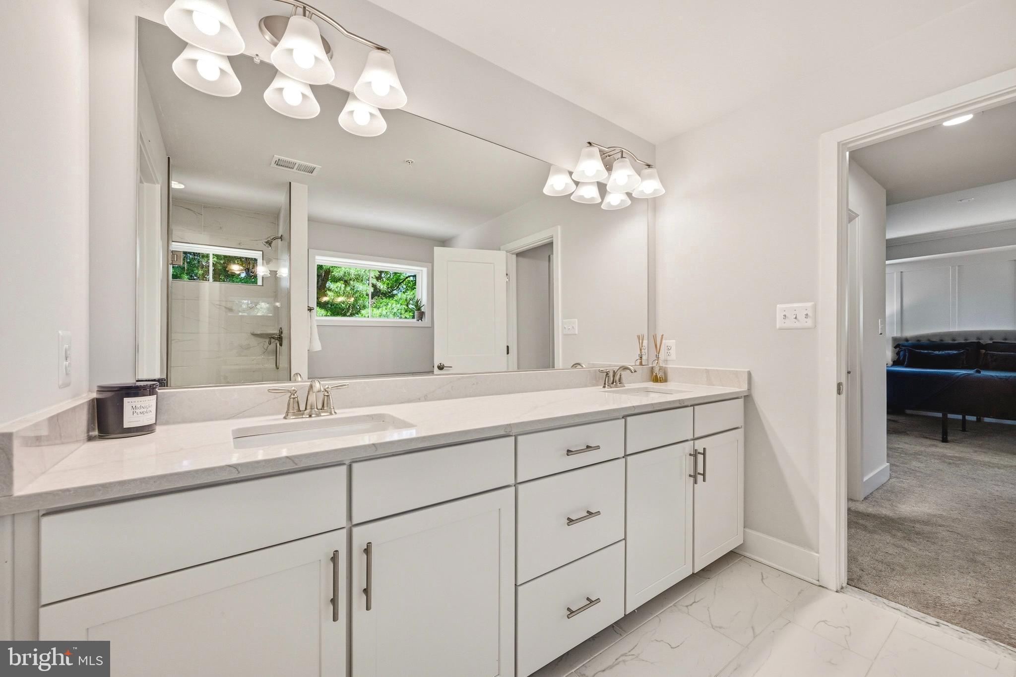 MONTGOMERY KNOLLS - Residential