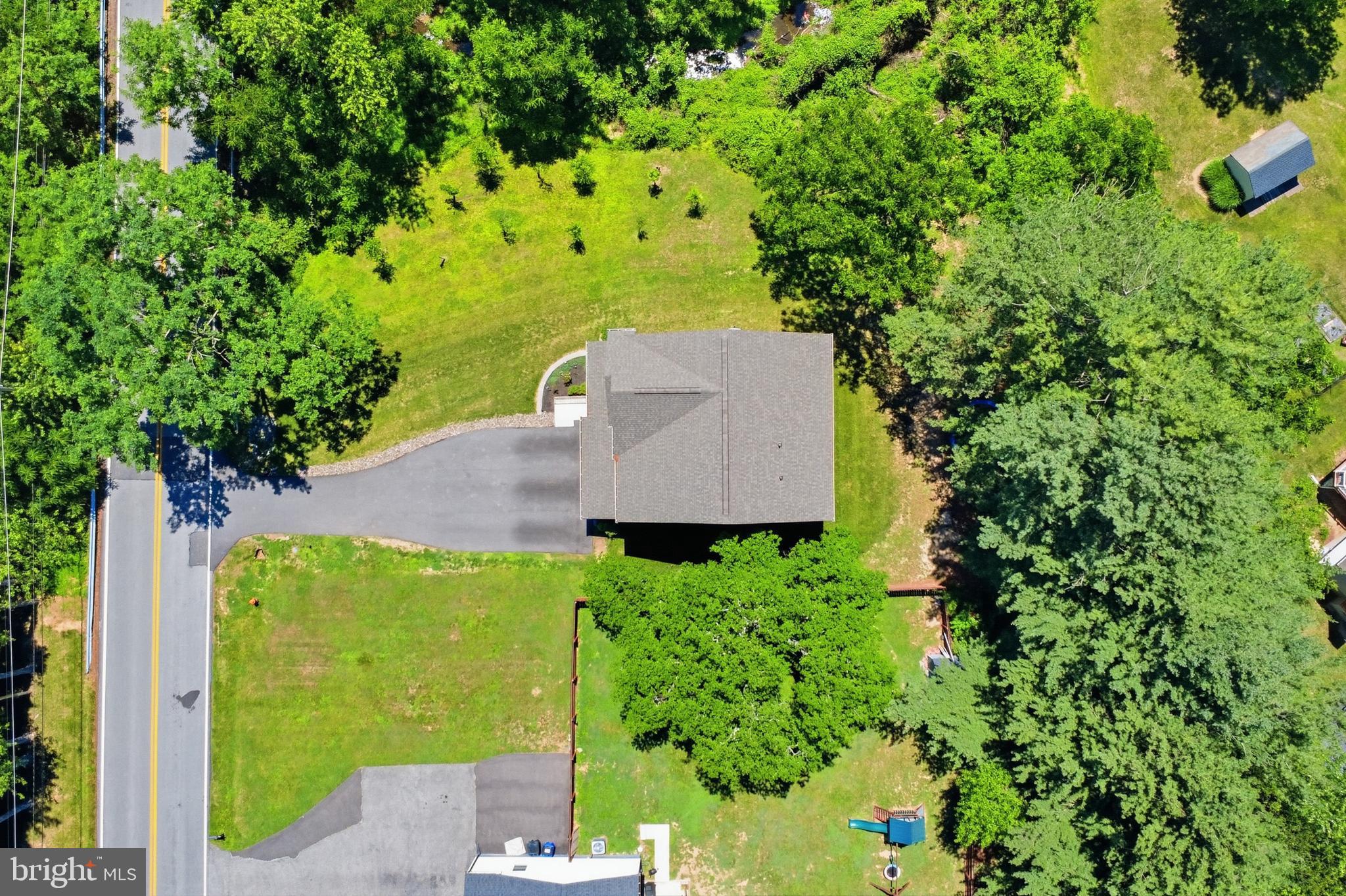 MONTGOMERY KNOLLS - Residential