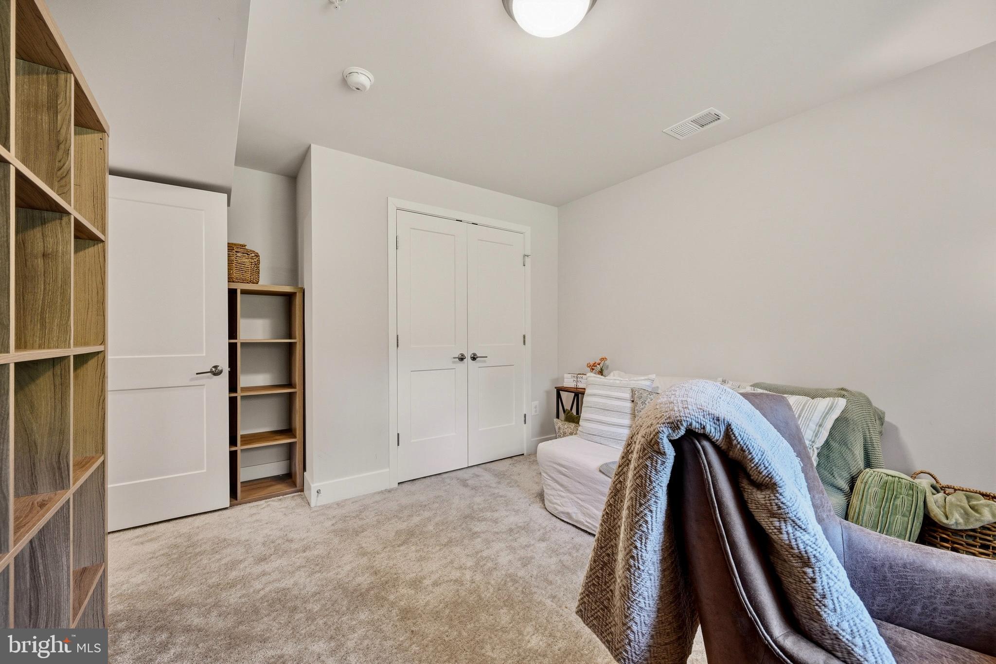 MONTGOMERY KNOLLS - Residential