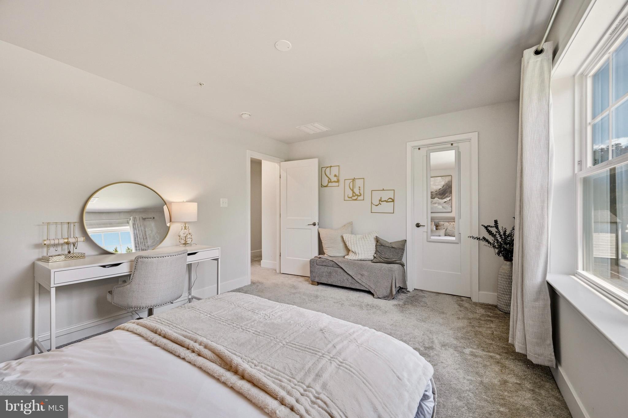 MONTGOMERY KNOLLS - Residential