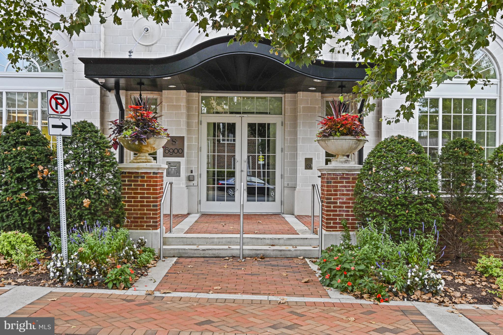 THE SIGNET - Residential