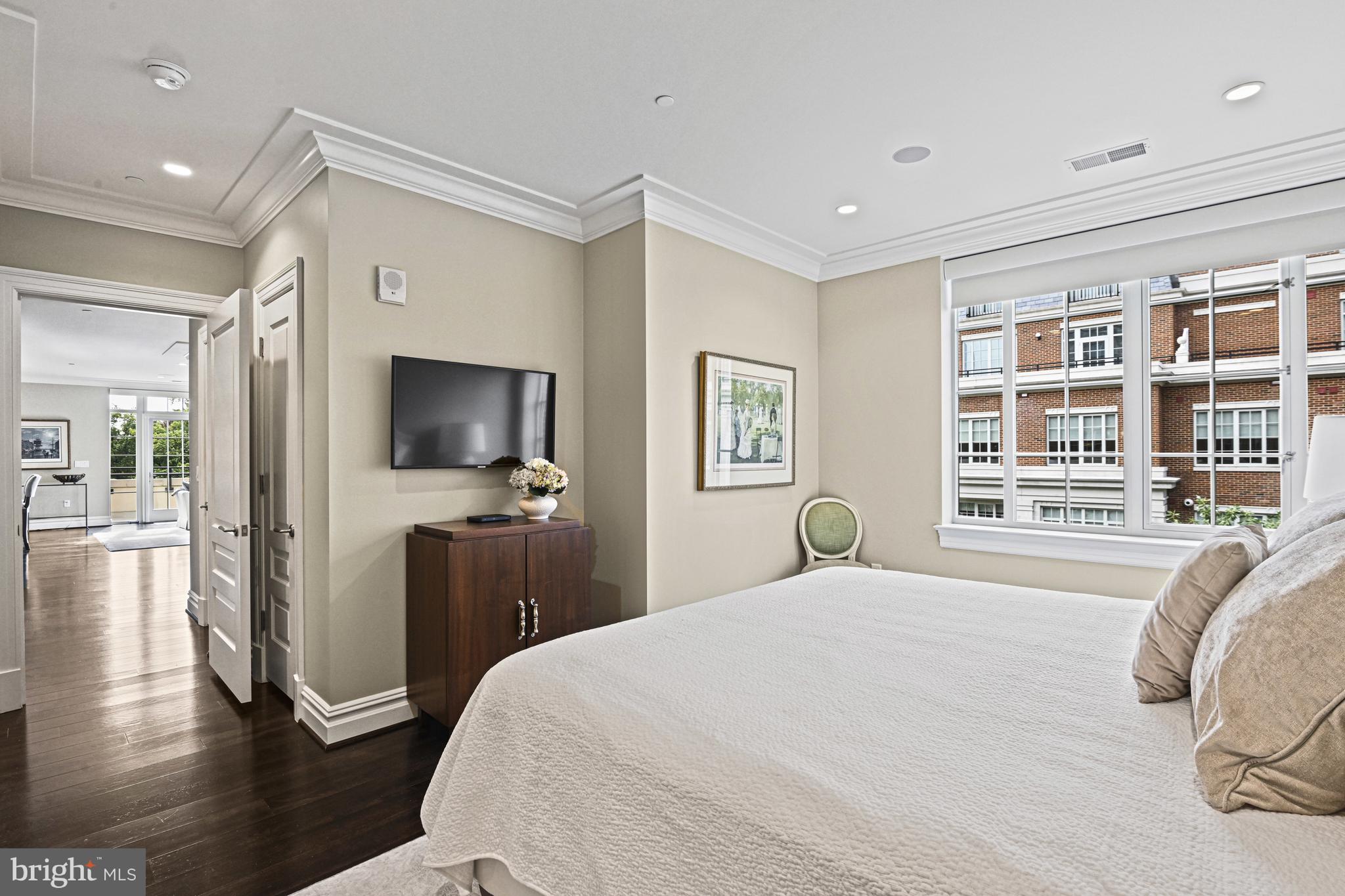 THE SIGNET - Residential