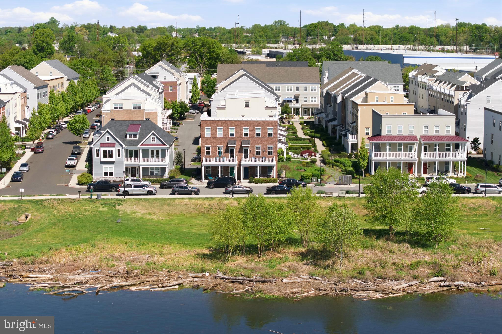 WATERSIDE - Residential