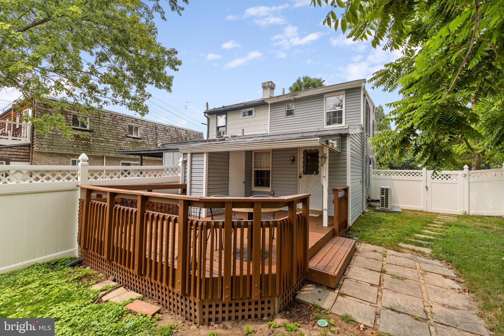 LAUREL - Residential