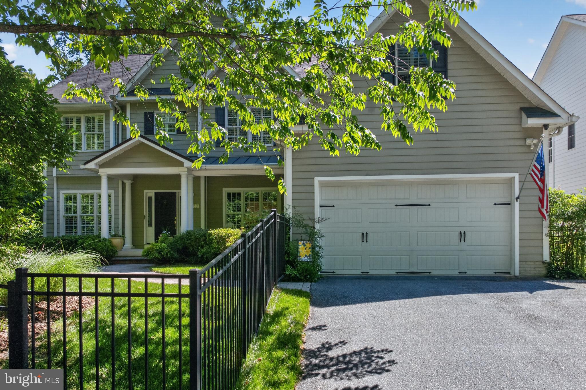 PENDENNIS MOUNT - Residential
