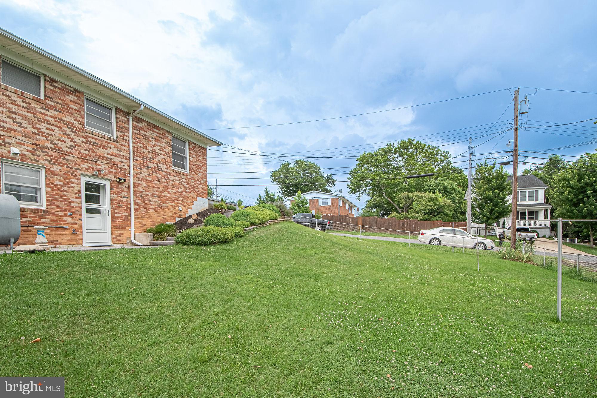 ROYAL VILLAGE - Residential