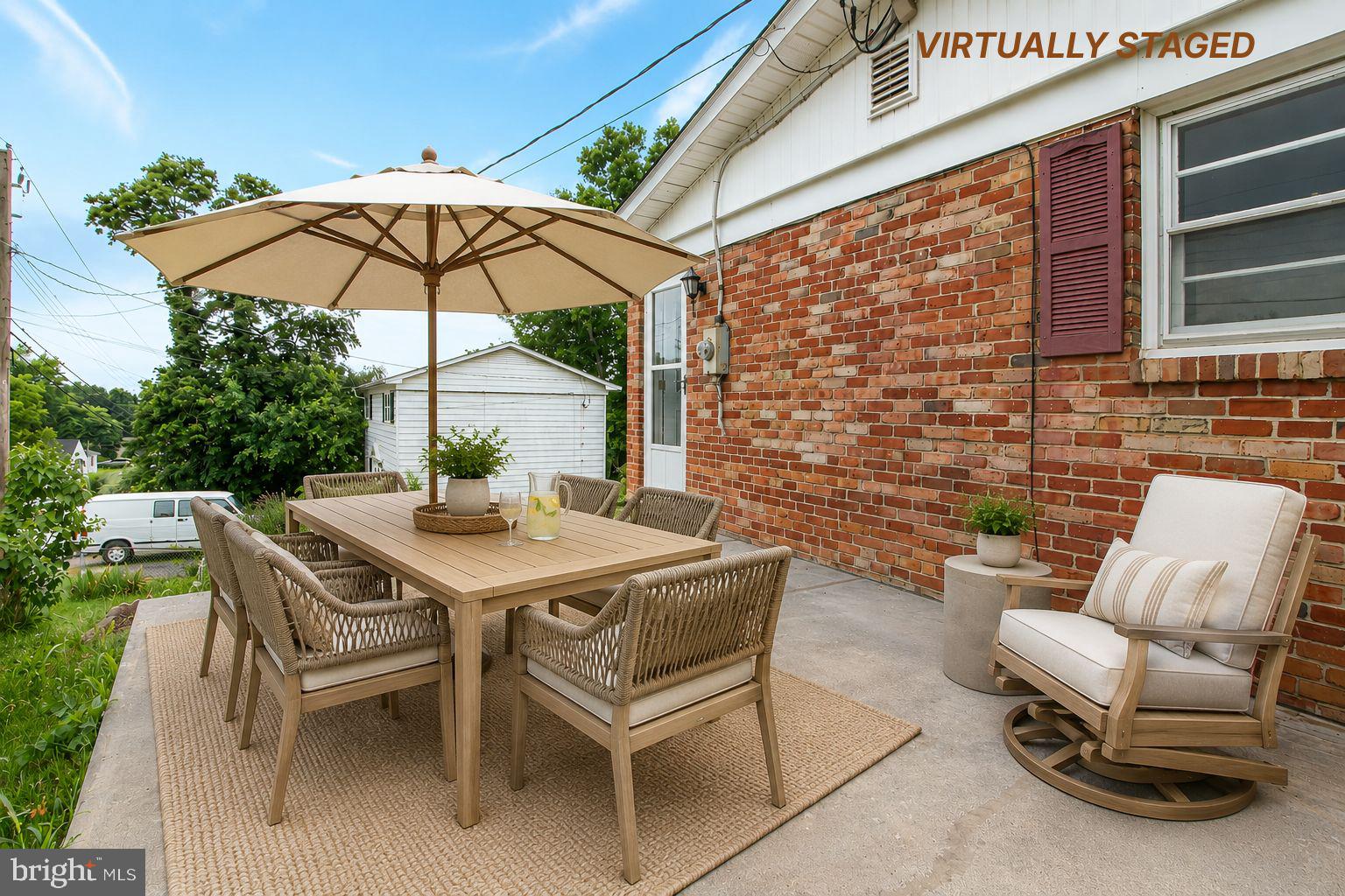 ROYAL VILLAGE - Residential