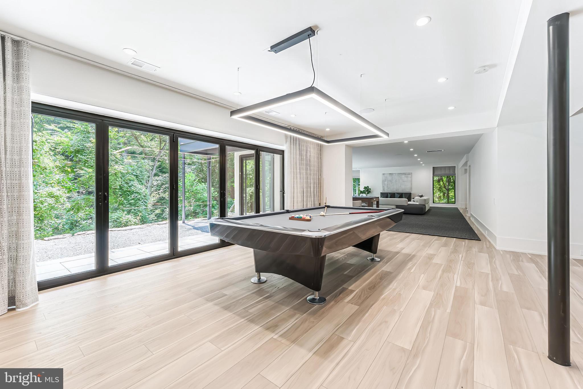BELLEVUE FOREST - Residential