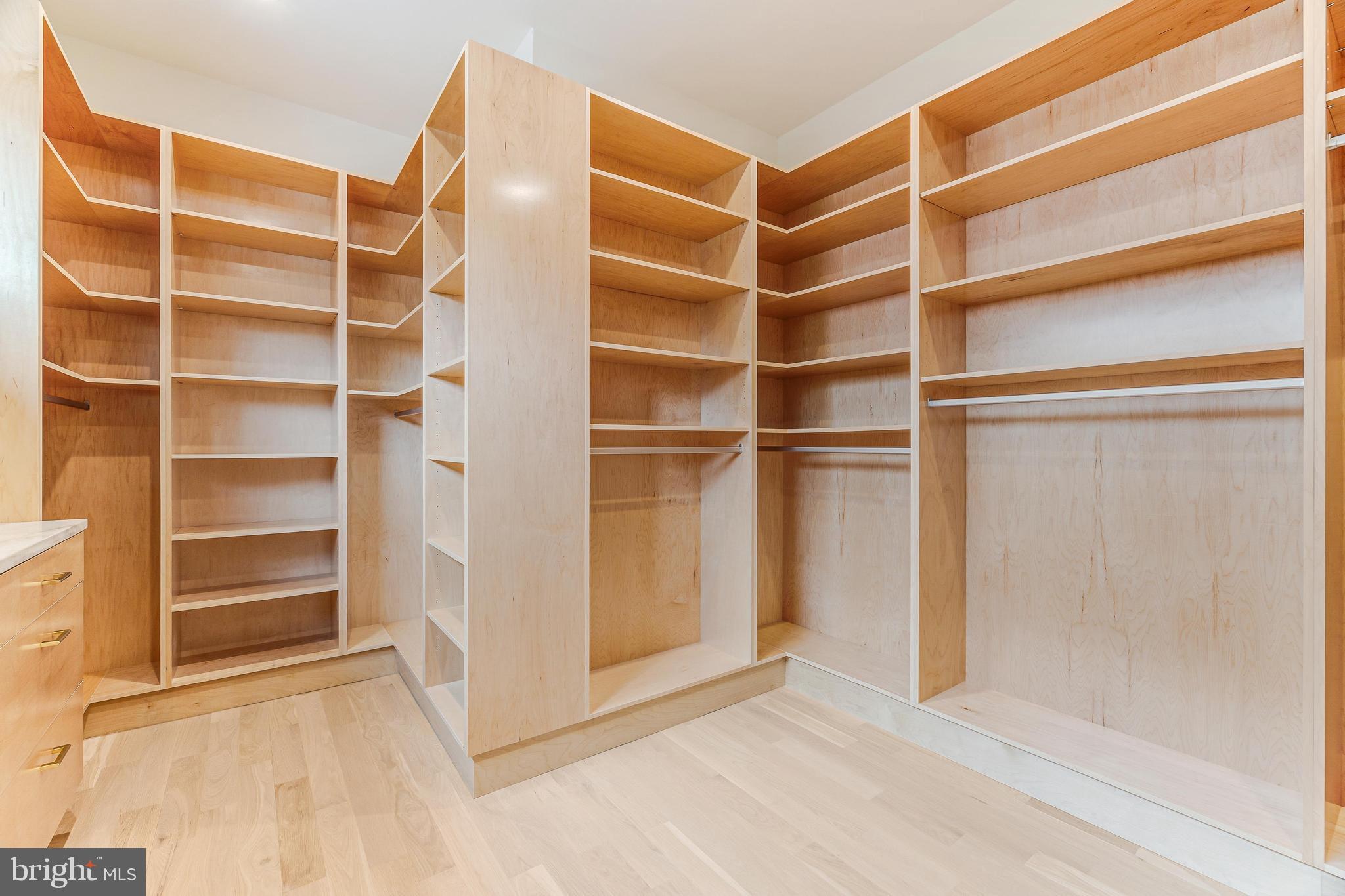 BELLEVUE FOREST - Residential