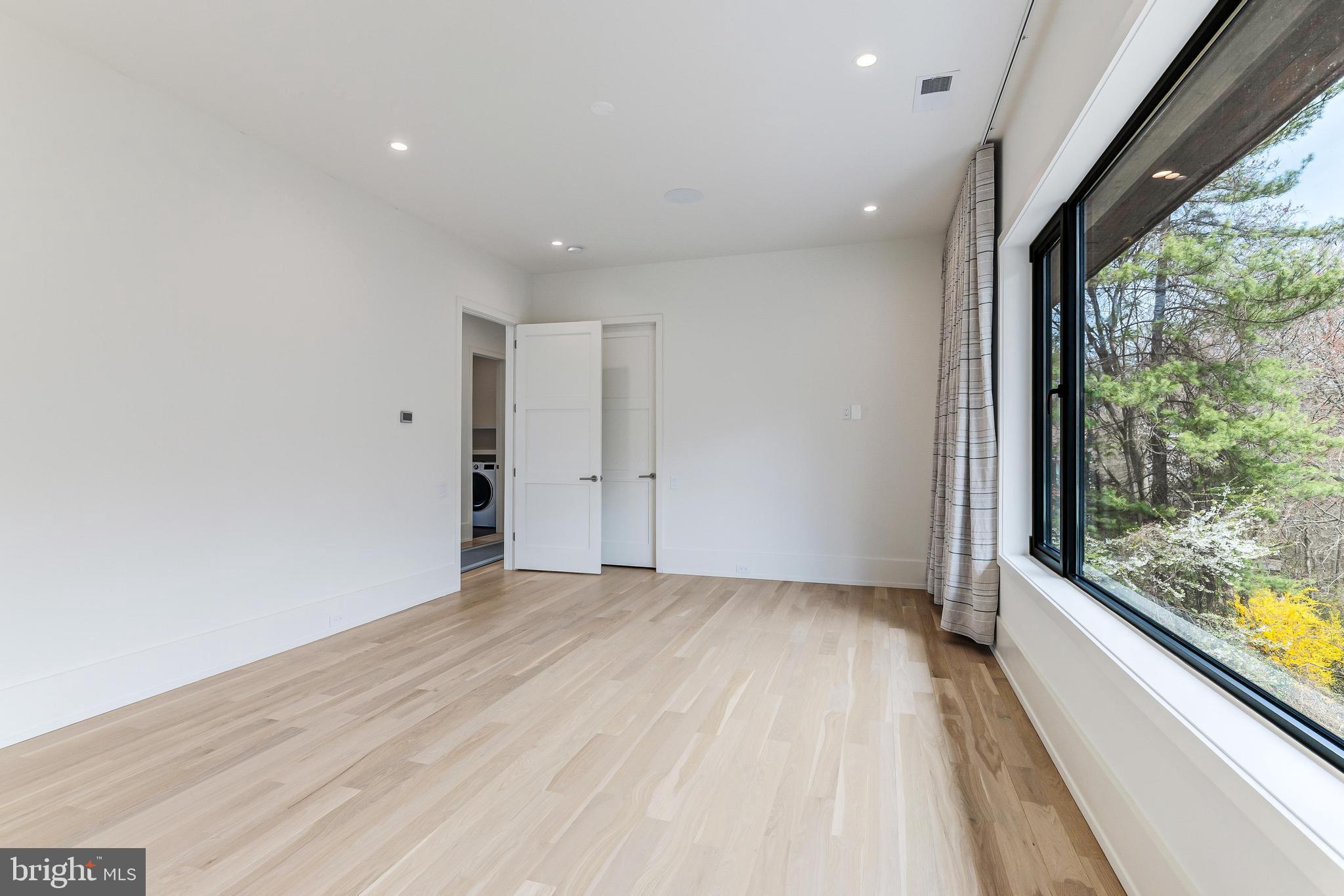 BELLEVUE FOREST - Residential