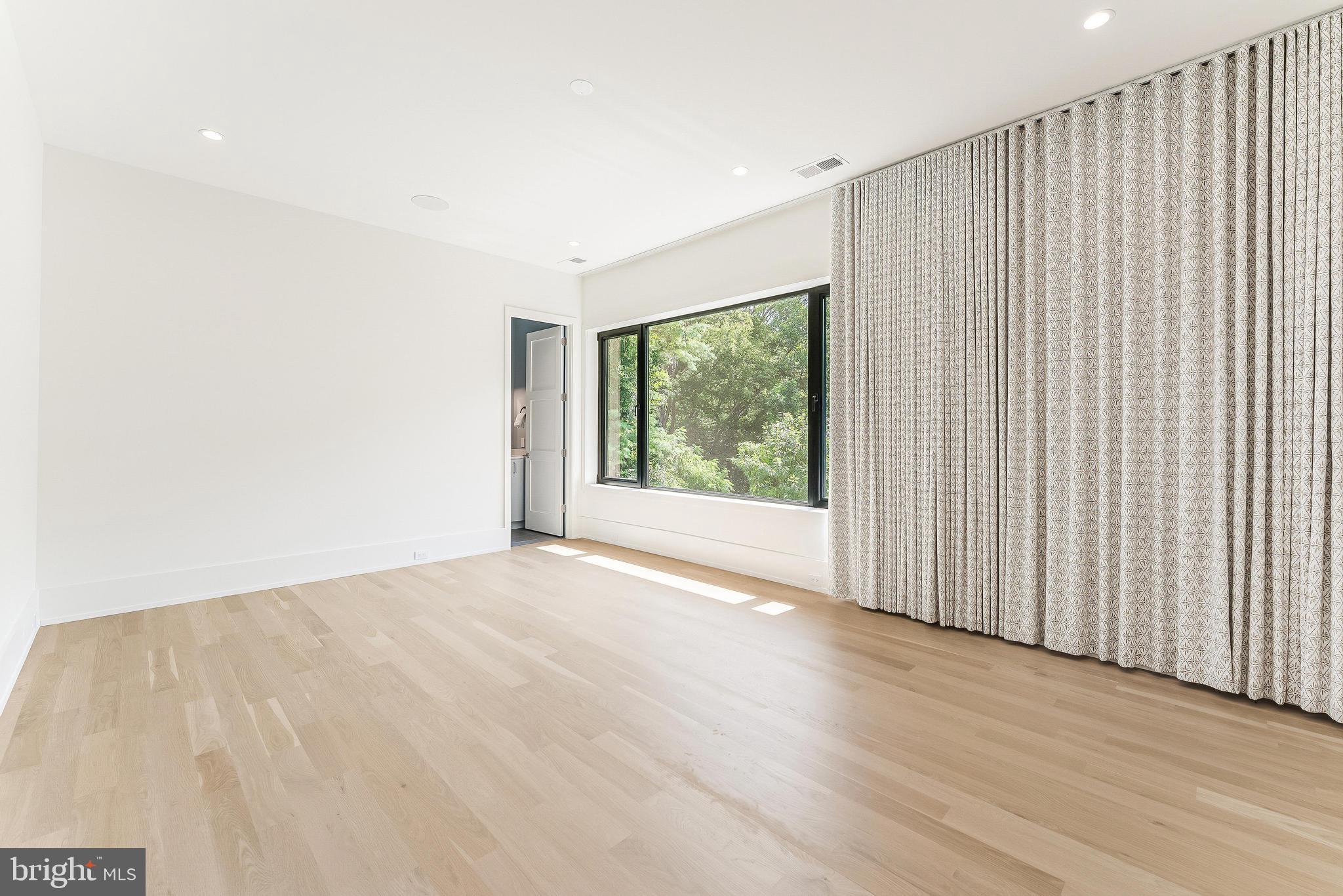 BELLEVUE FOREST - Residential