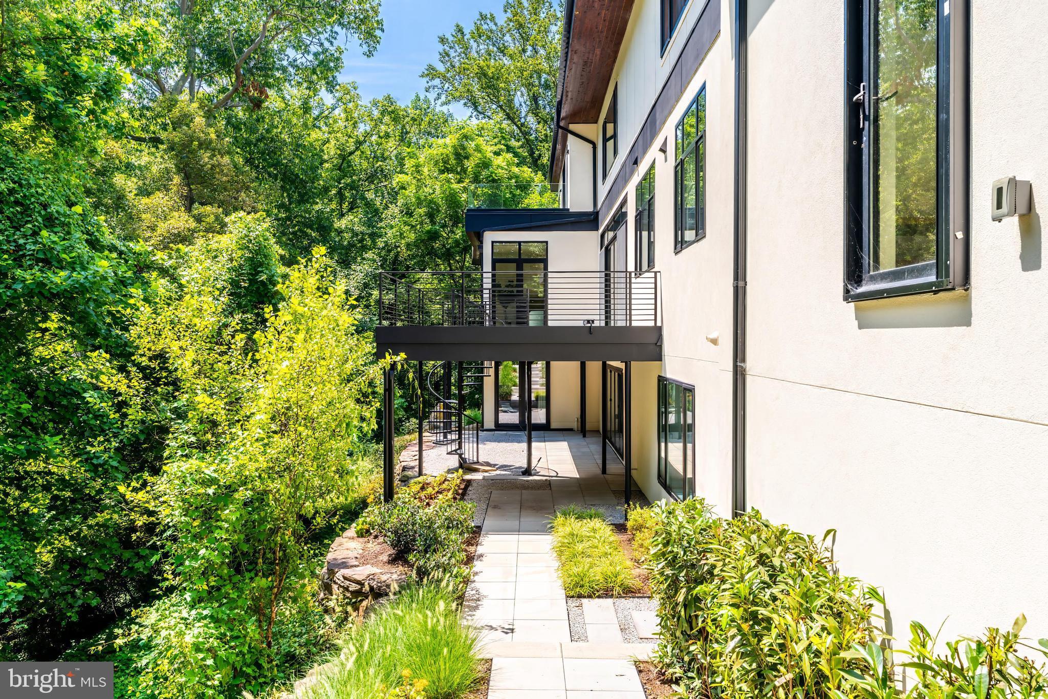 BELLEVUE FOREST - Residential