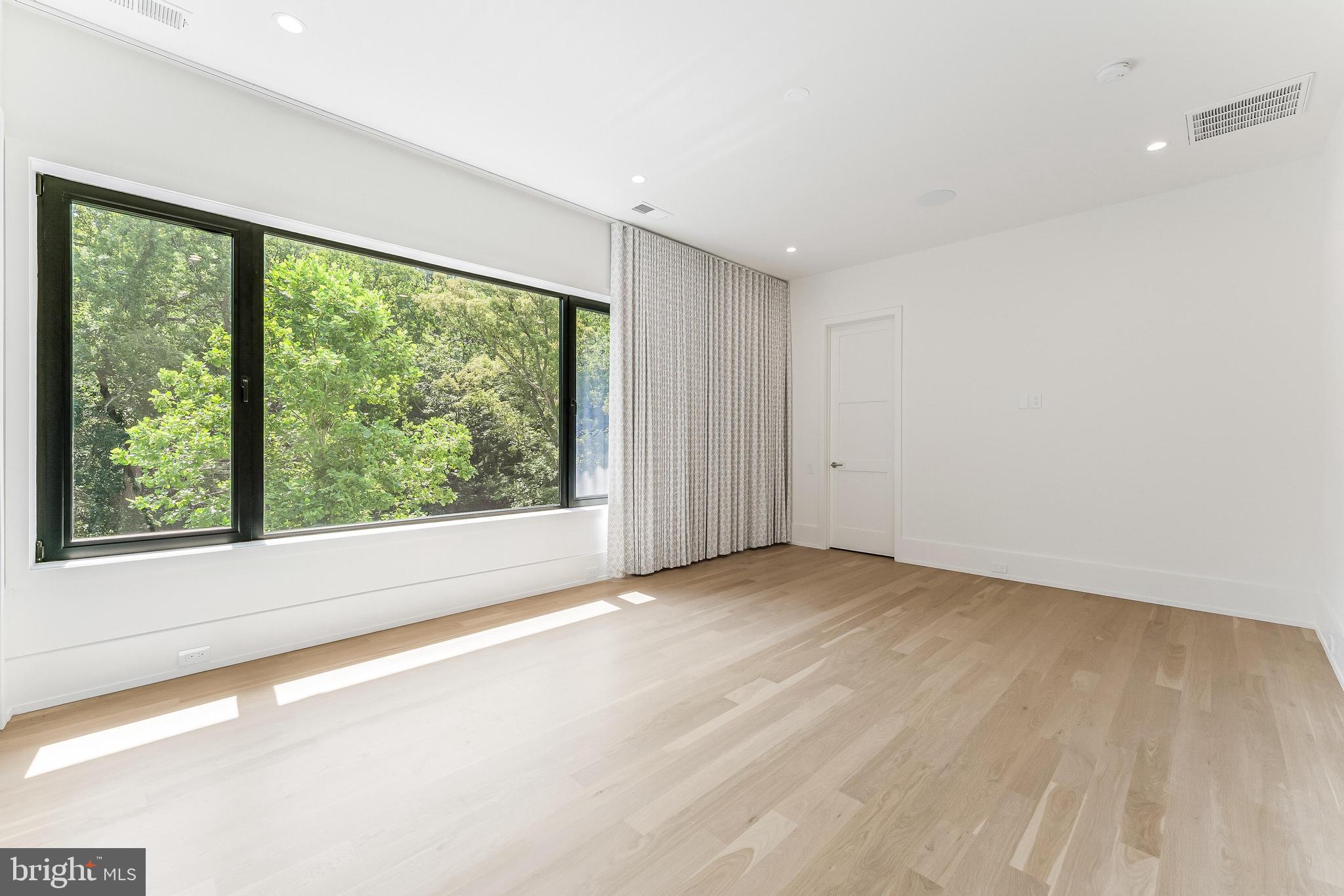 BELLEVUE FOREST - Residential