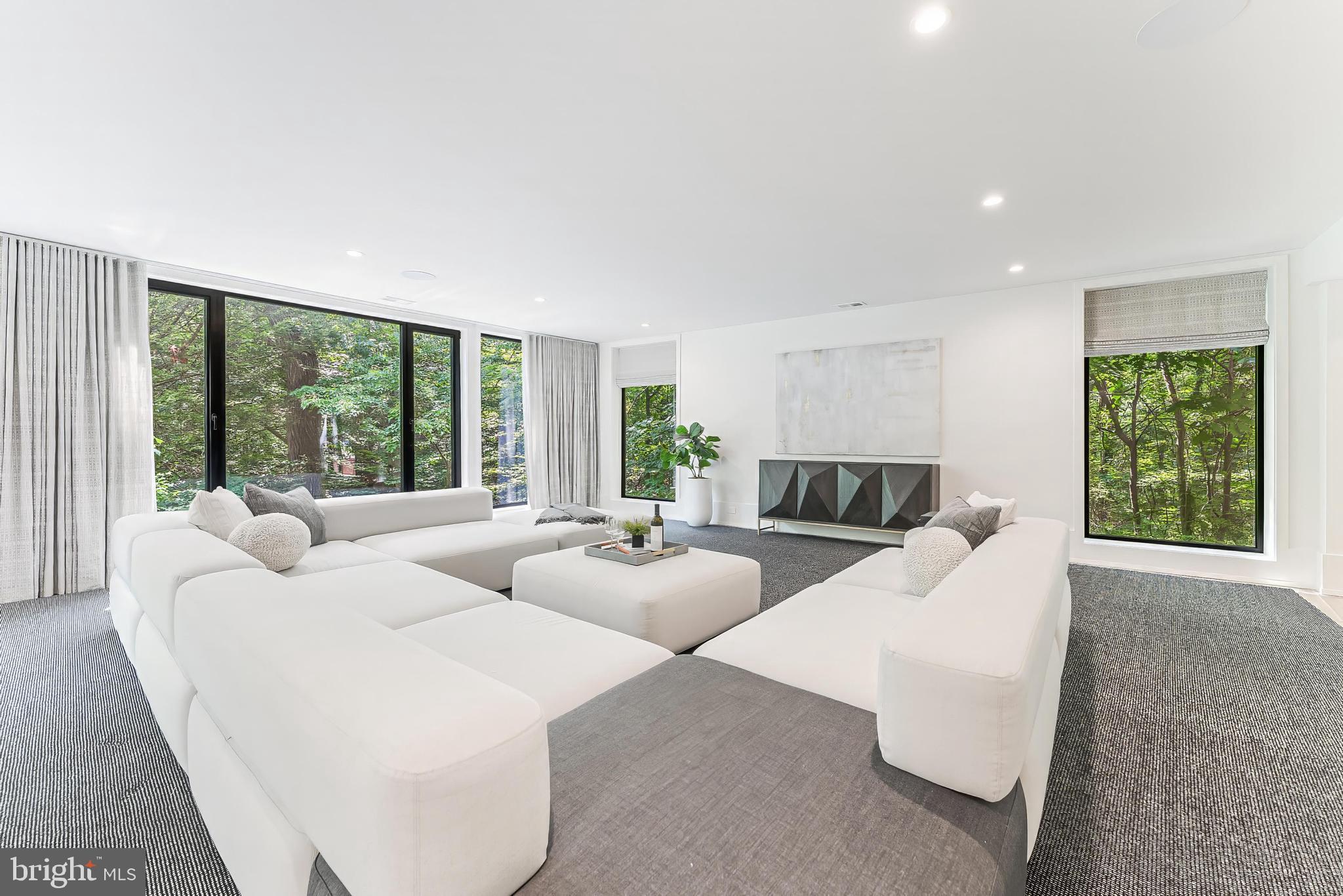 BELLEVUE FOREST - Residential
