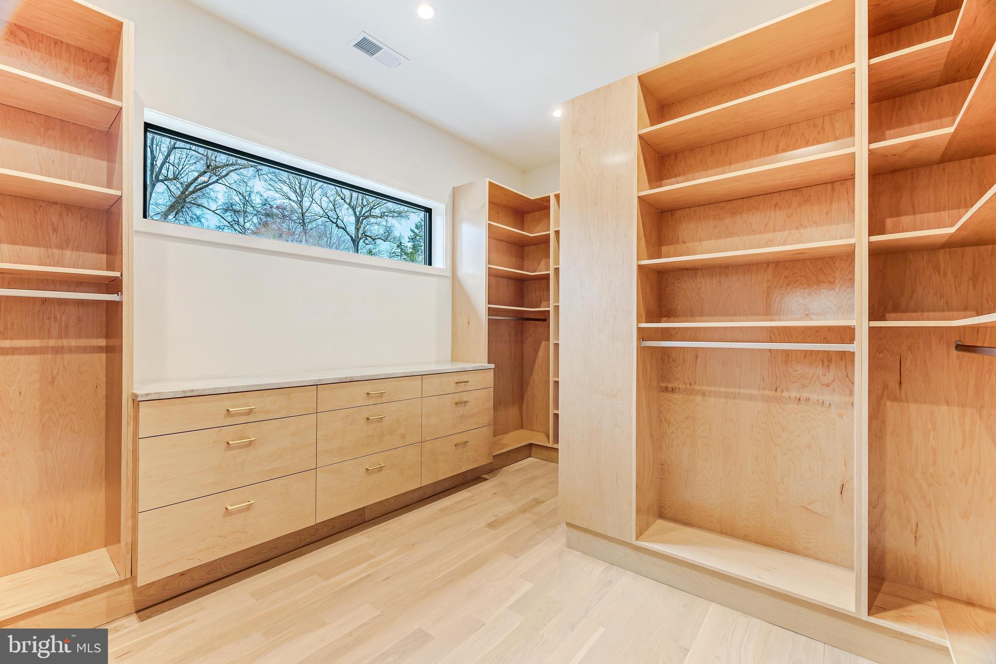 BELLEVUE FOREST - Residential