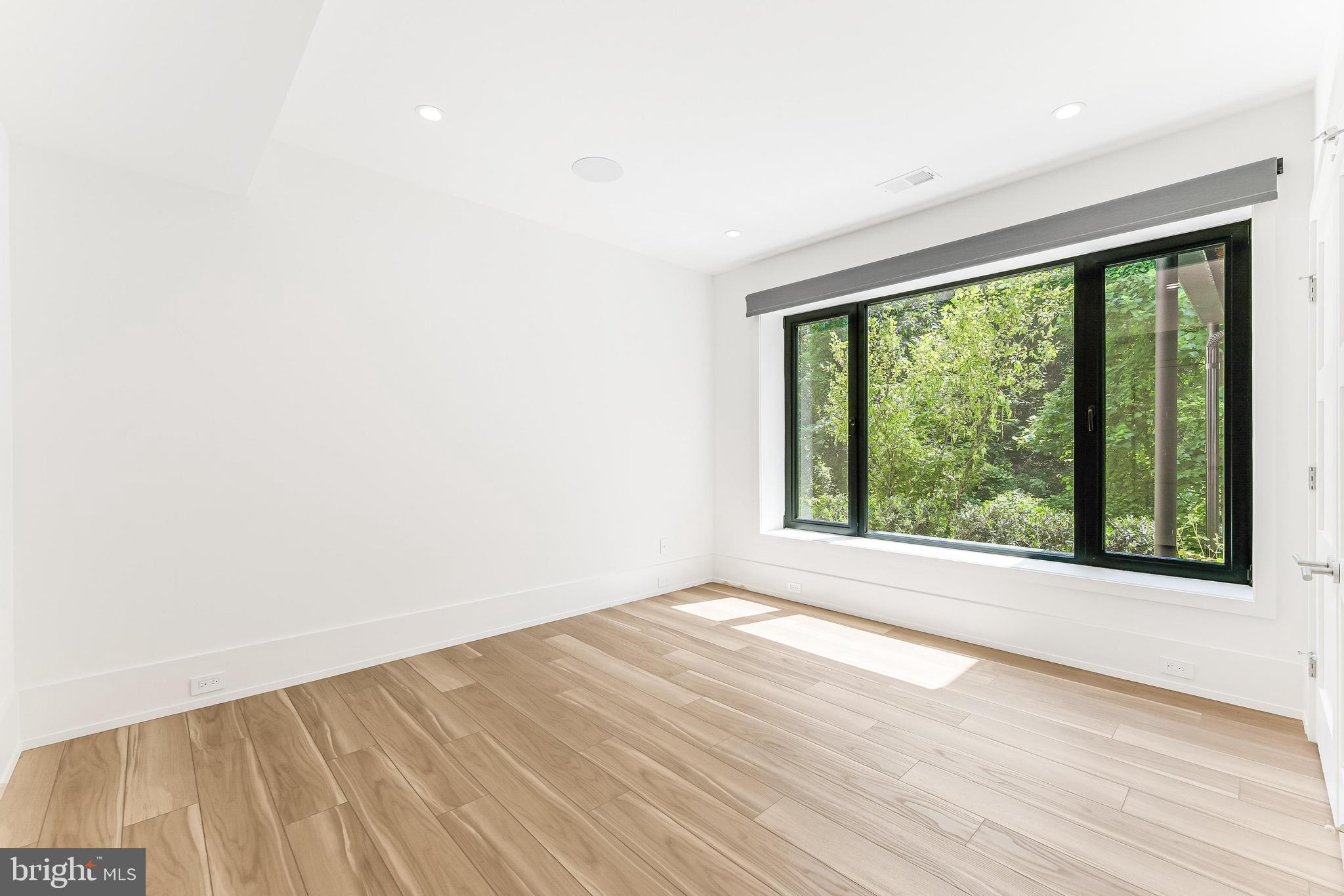 BELLEVUE FOREST - Residential