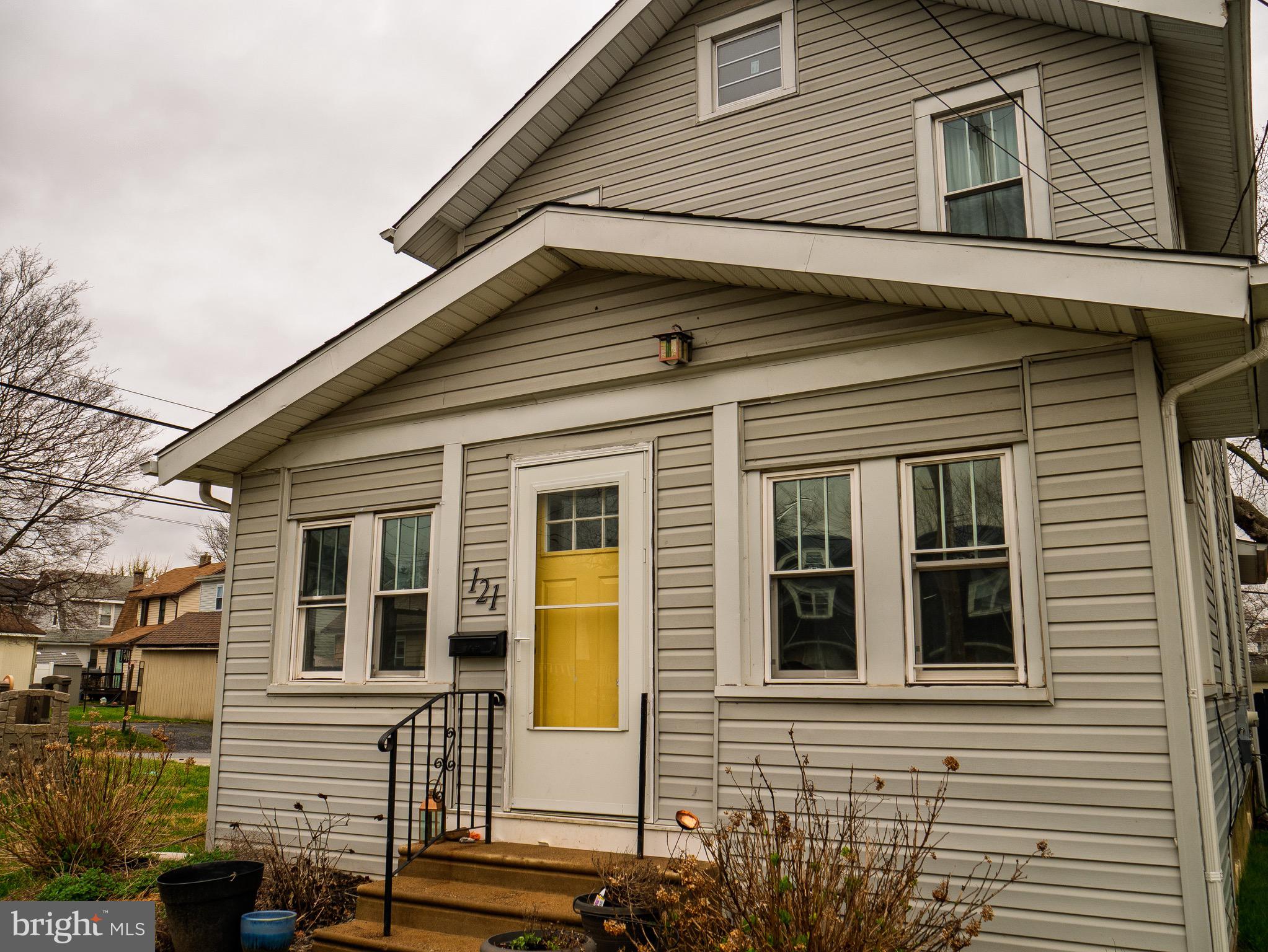 Welcome to this charming 2-story detached home in Parkside, PA! This move-in-ready home boasts 3 spacious bedrooms and 1 well-appointed bathroom, making it the perfect space for comfortable living. Recently upgraded throughout, you'll love the modern kitchen with brand-new finishes, a newly installed roof, and a freshly paved driveway offering plenty of parking.

Located just minutes from shopping, dining, and other conveniences, and within walking distance to the elementary school, this home blends suburban tranquility with easy access to everyday essentials. The home features multiple updates that bring both style and function, ensuring it's ready for you to enjoy from day one. Don't miss the opportunity to make this updated gem your new home!