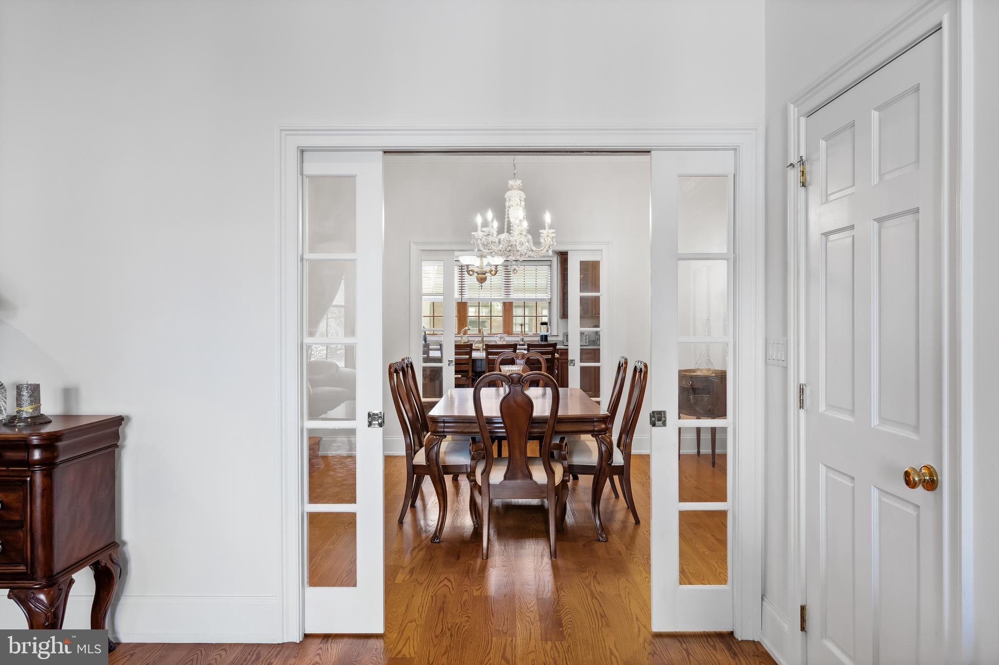 QUEEN VILLAGE - Residential
