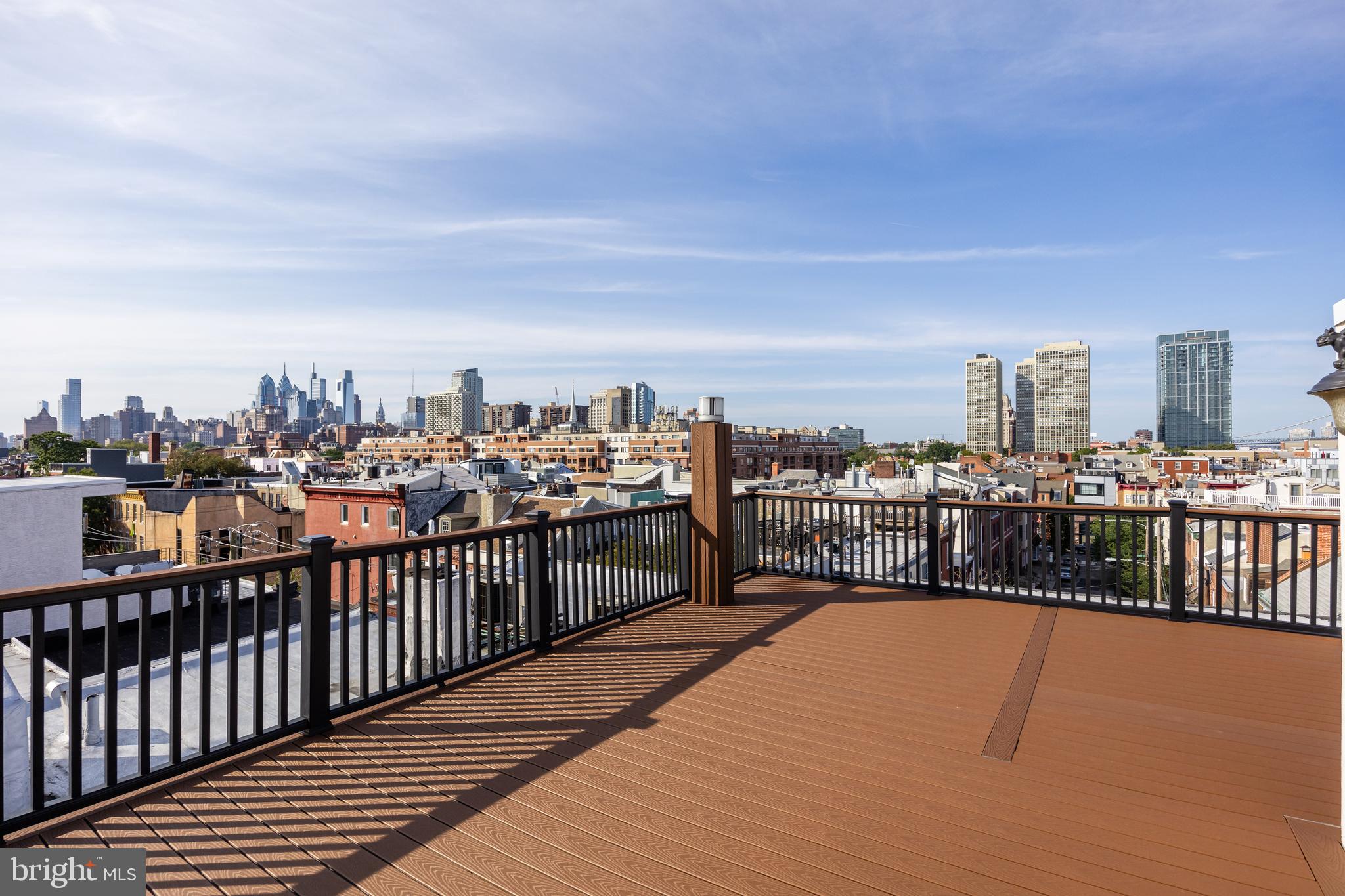QUEEN VILLAGE - Residential