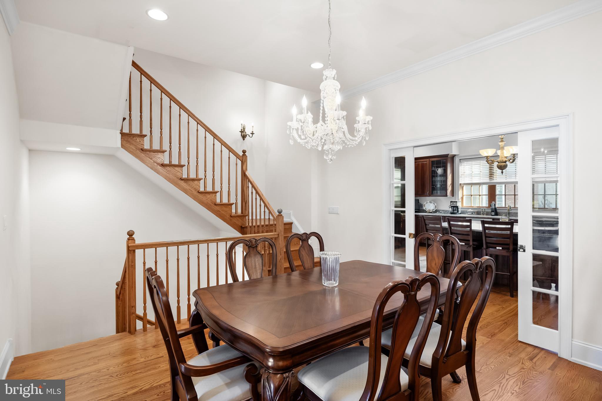 QUEEN VILLAGE - Residential