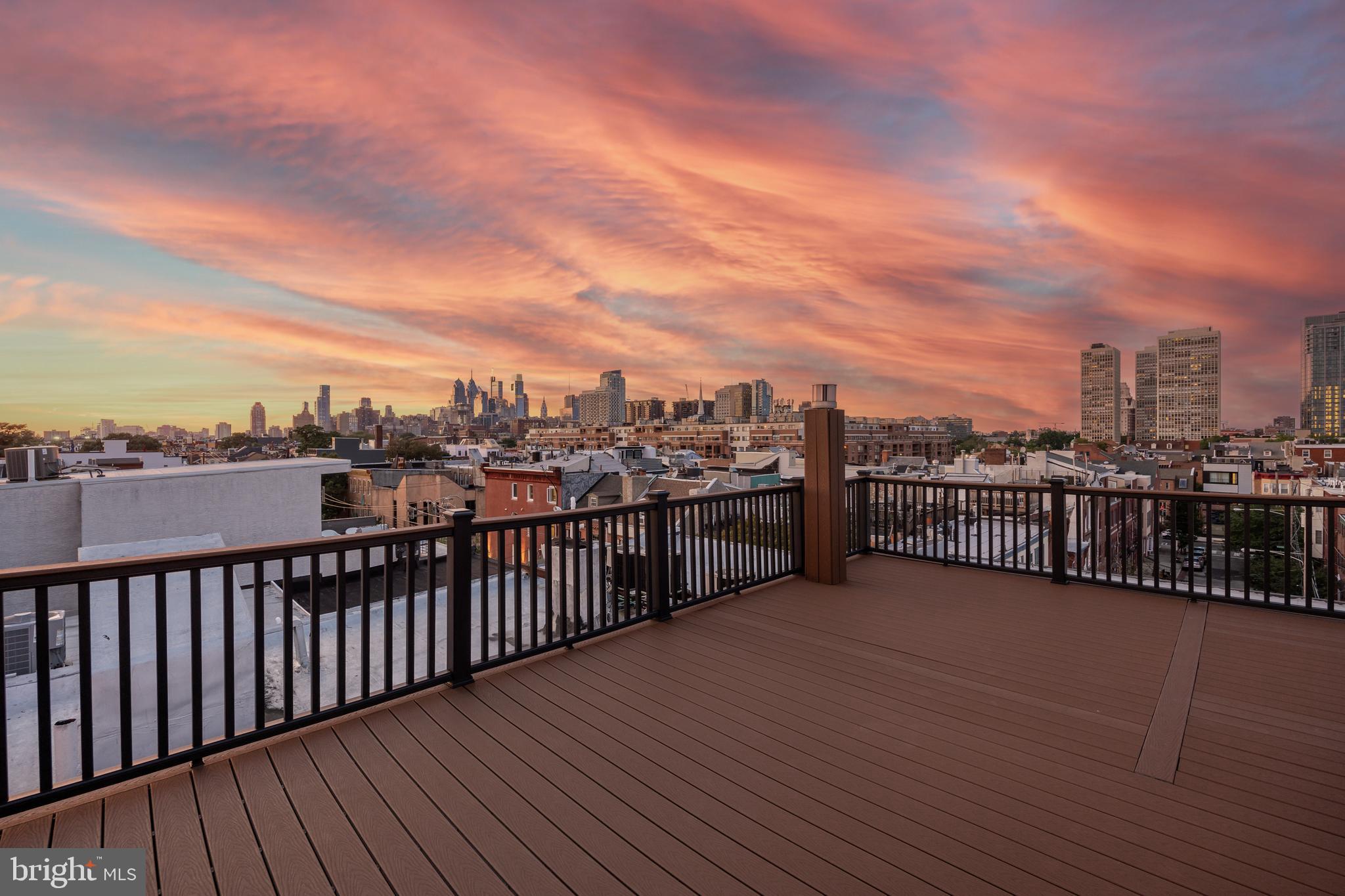 QUEEN VILLAGE - Residential