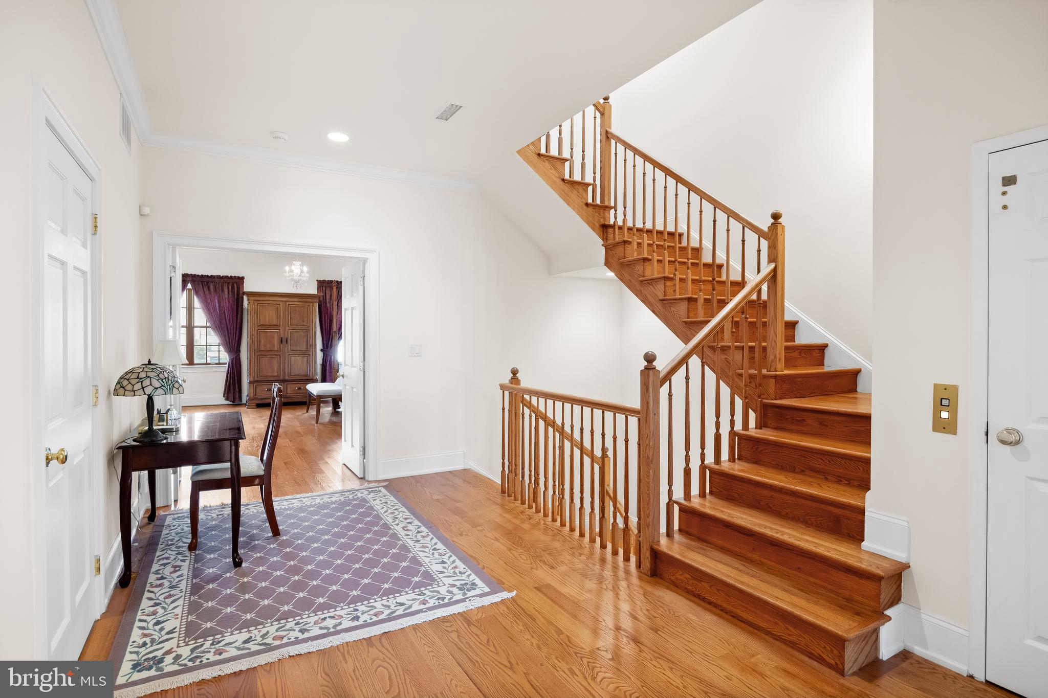 QUEEN VILLAGE - Residential