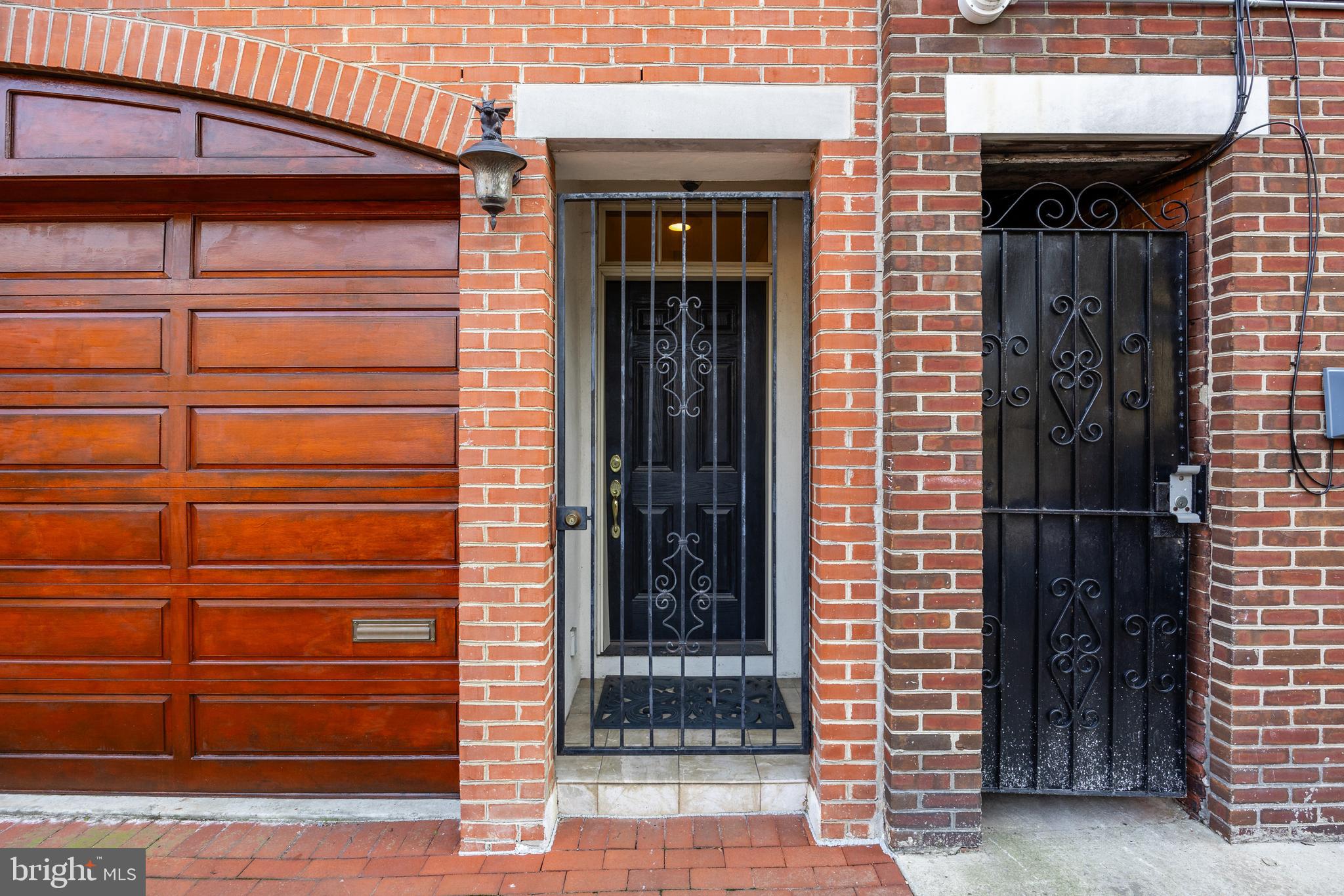 QUEEN VILLAGE - Residential