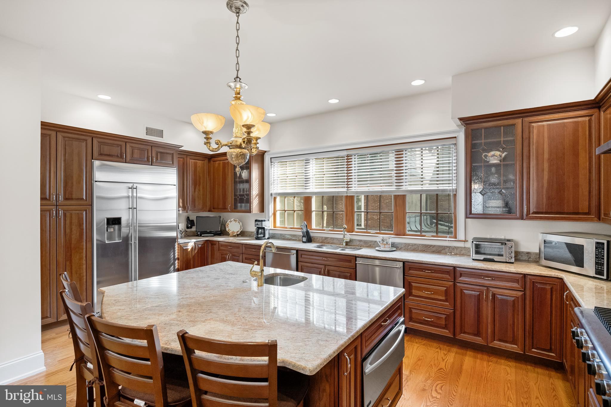 QUEEN VILLAGE - Residential