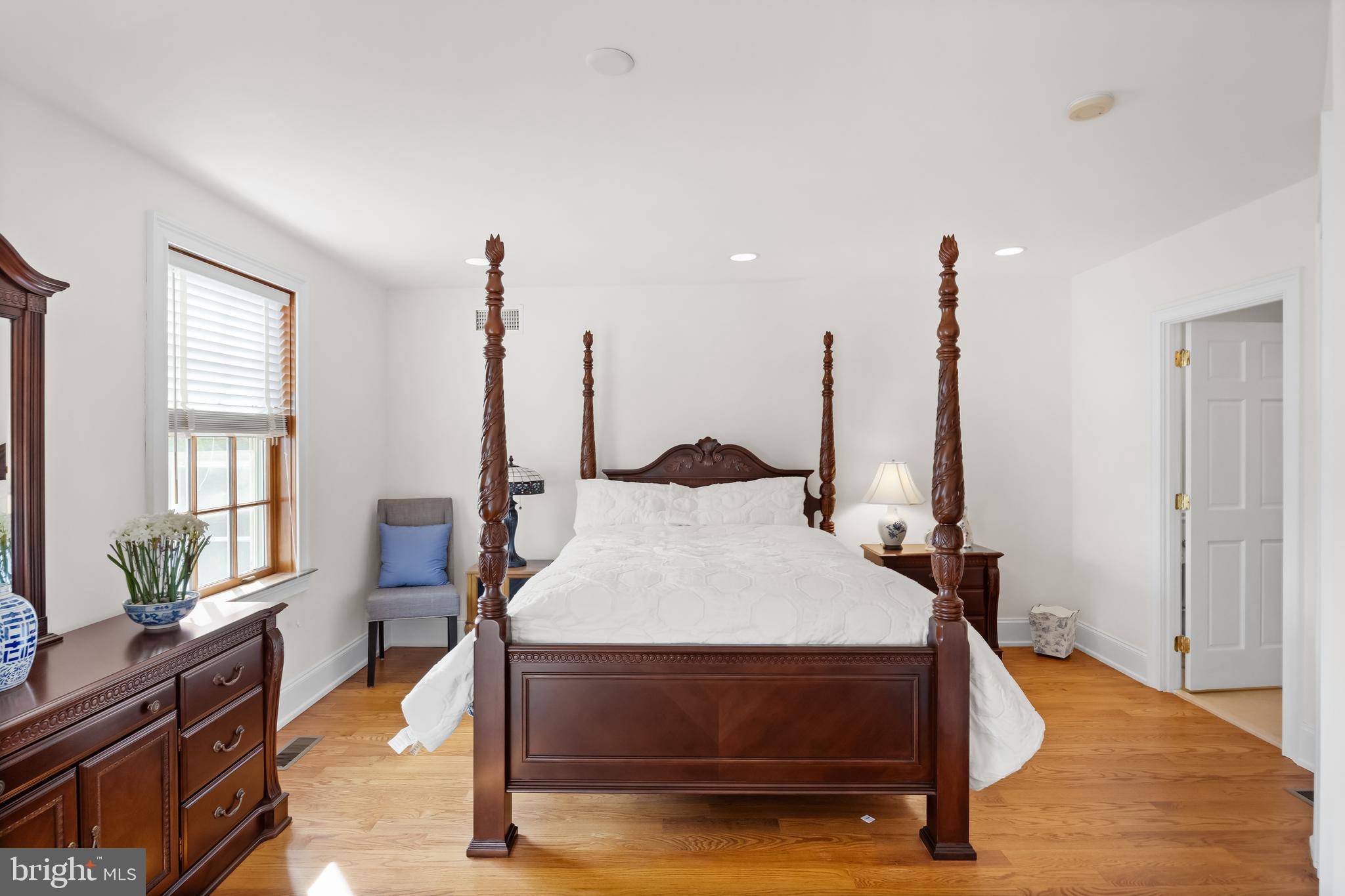 QUEEN VILLAGE - Residential
