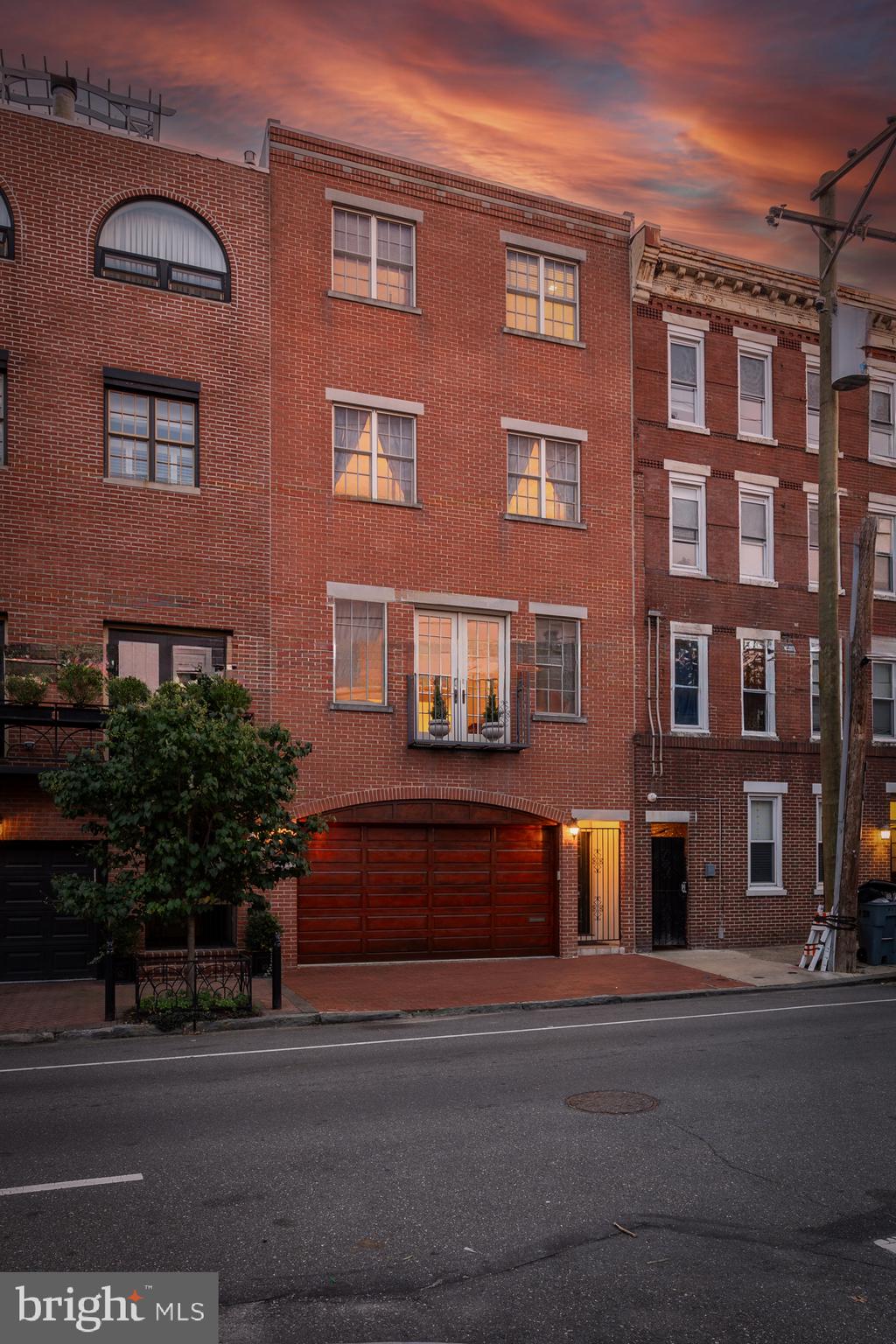 QUEEN VILLAGE - Residential