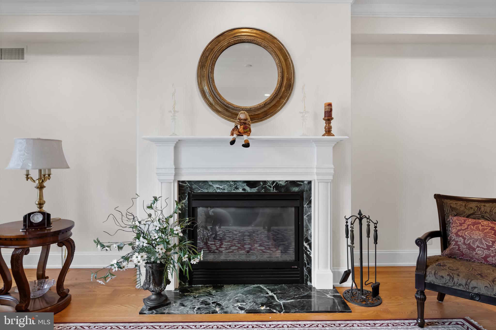 QUEEN VILLAGE - Residential