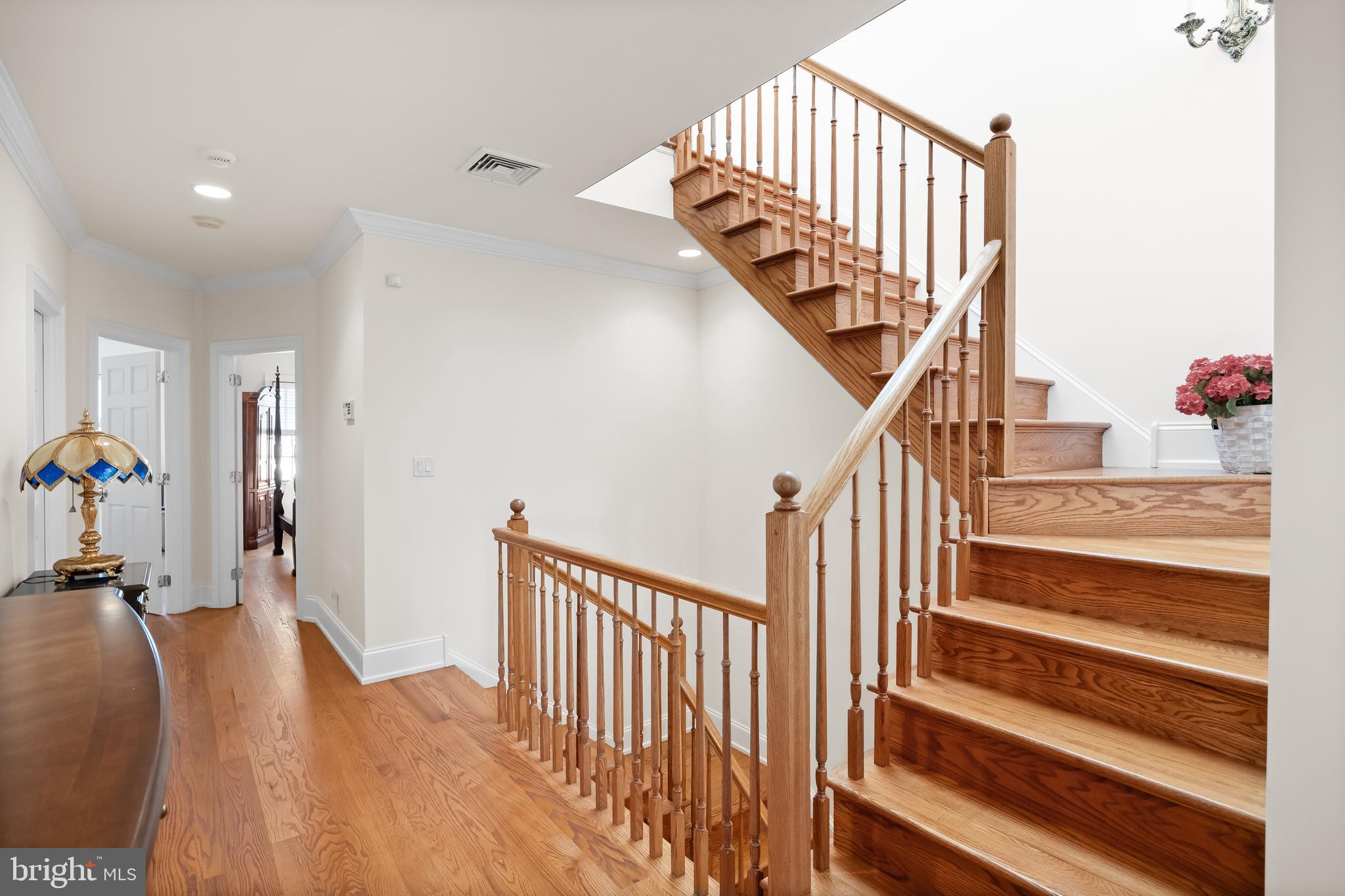 QUEEN VILLAGE - Residential