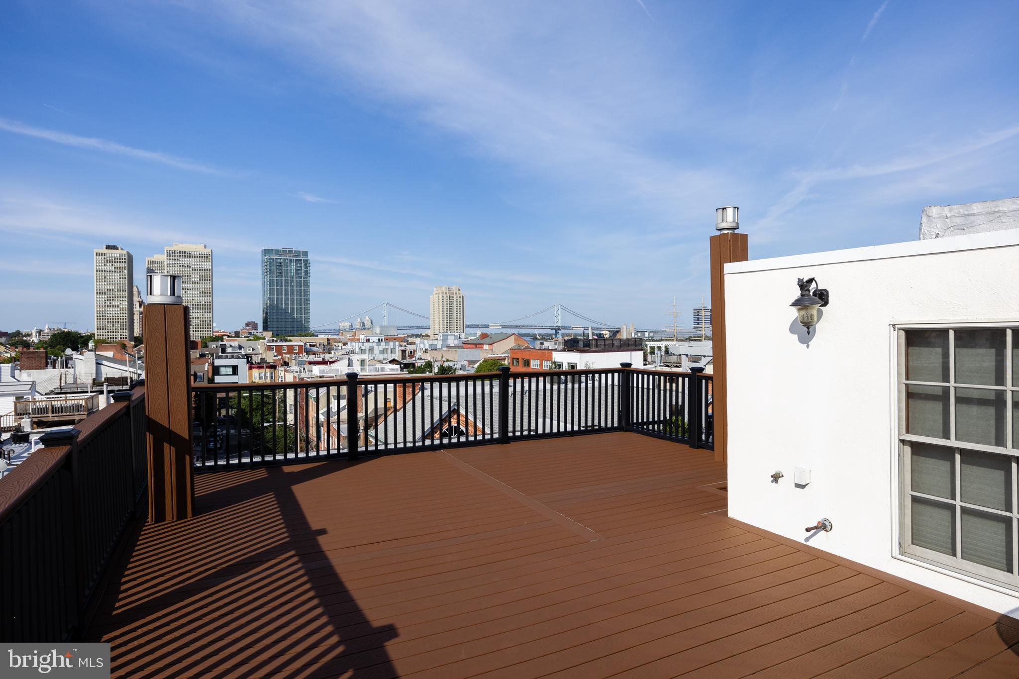 QUEEN VILLAGE - Residential