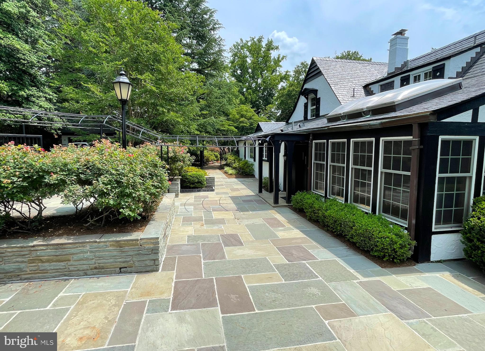 WOODSIDE PARK - Residential